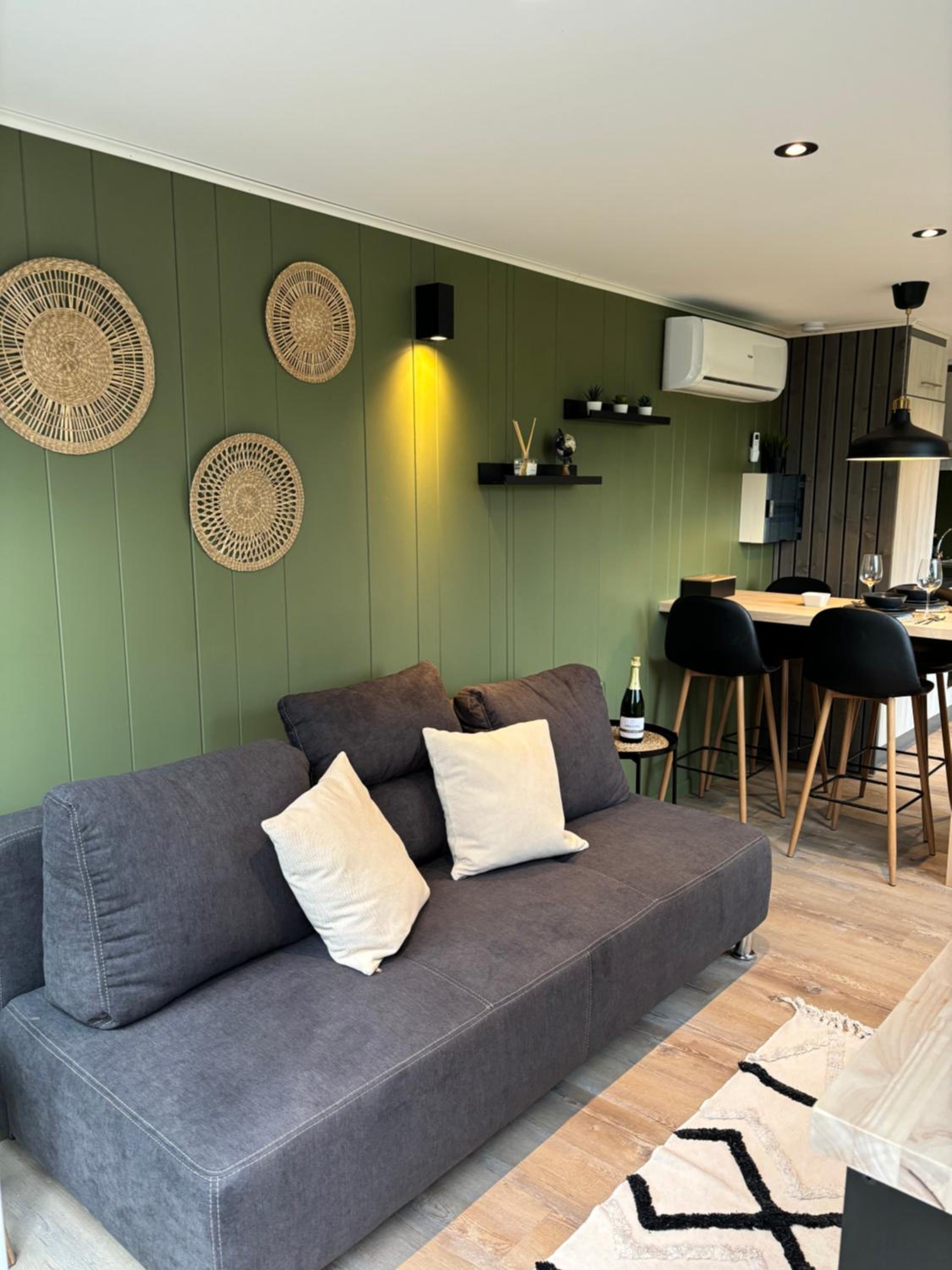 One-Bedroom House photo 1