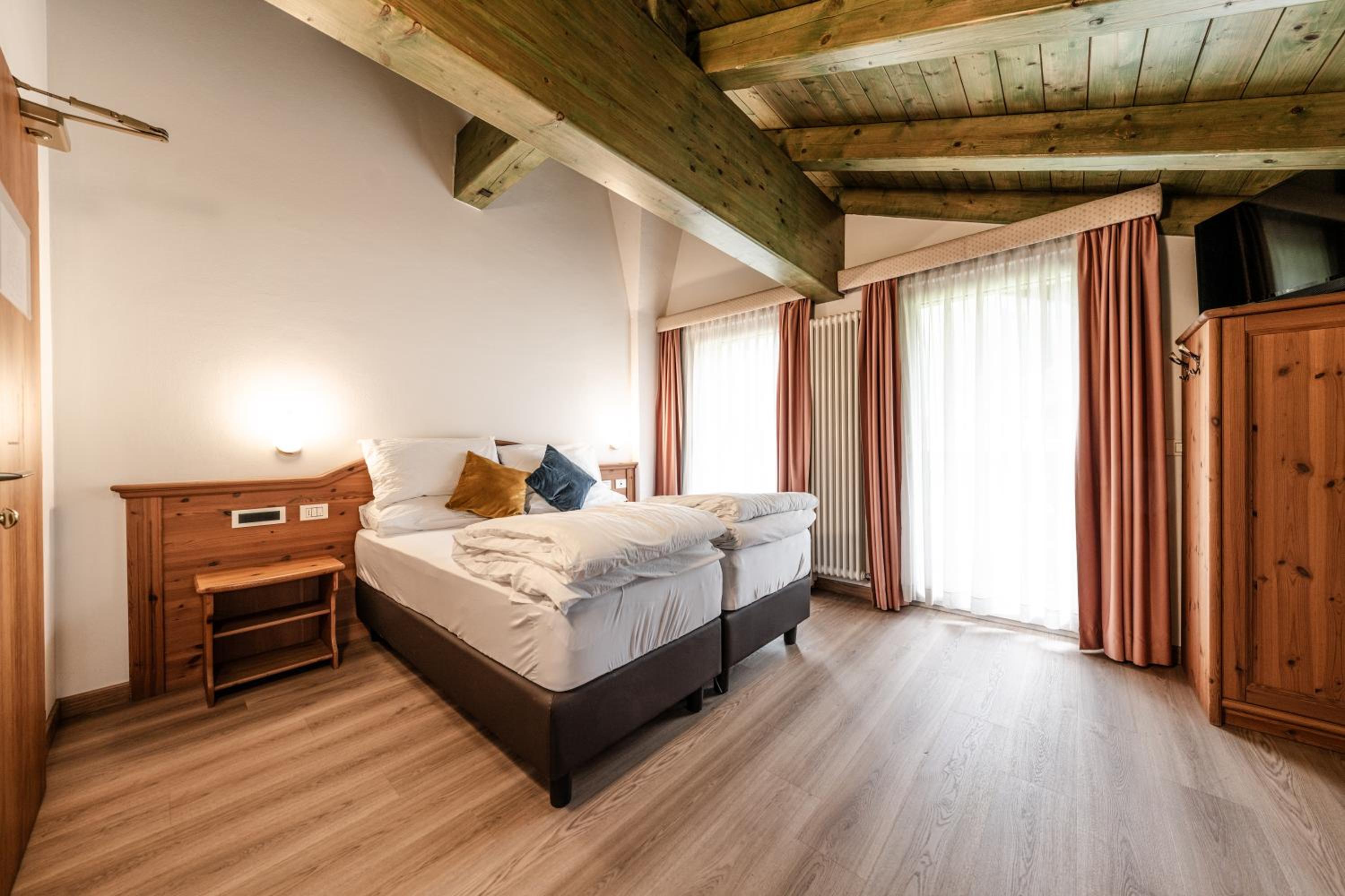 Double Room with Balcony - Photo 23