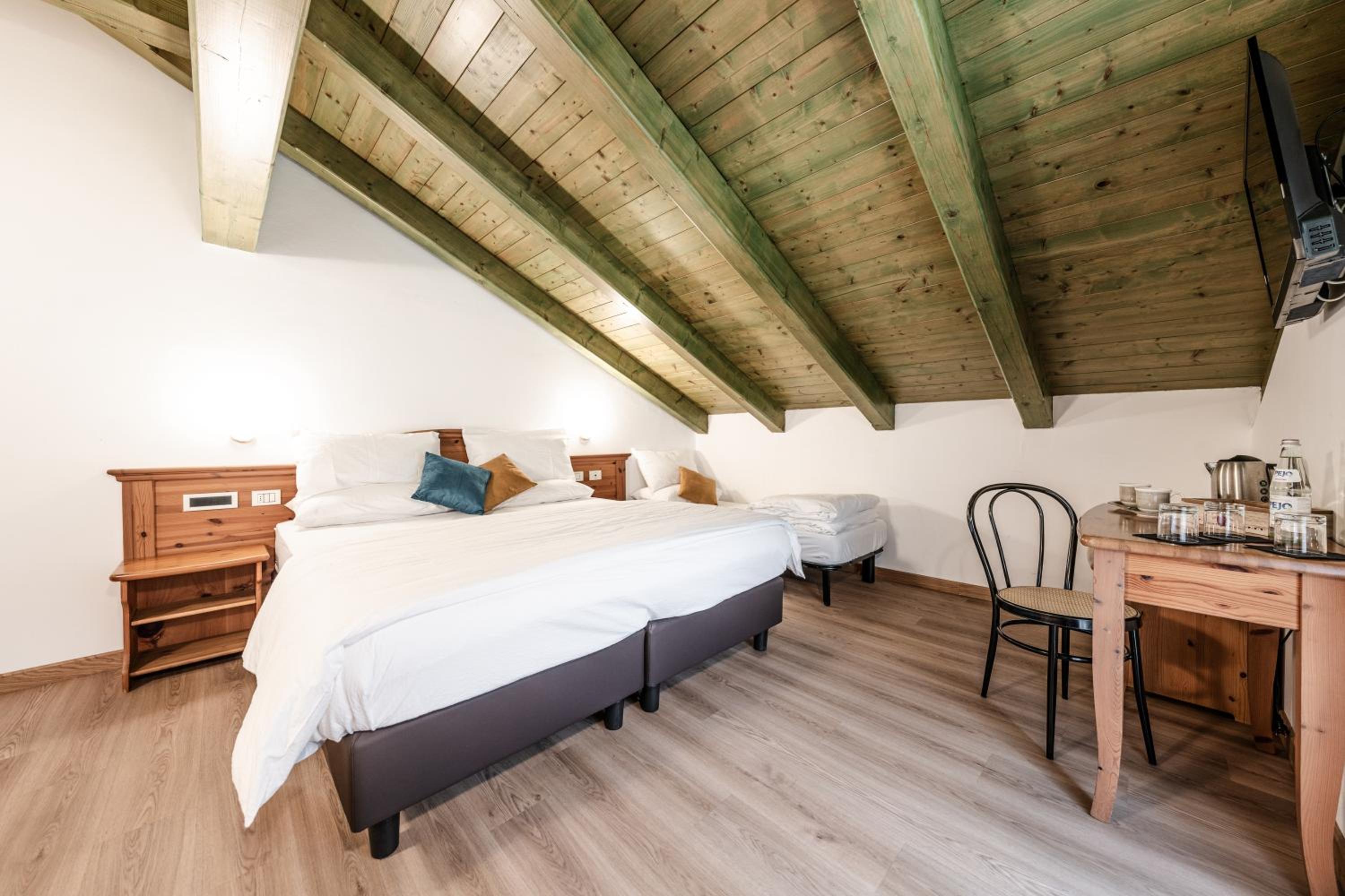 Classic Triple Room - Photo 24