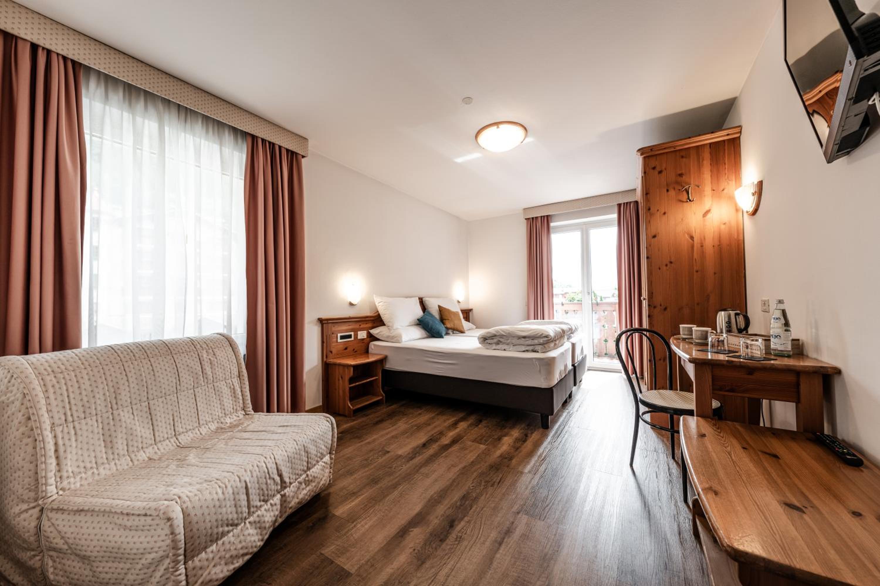 Classic Triple Room - Photo 23