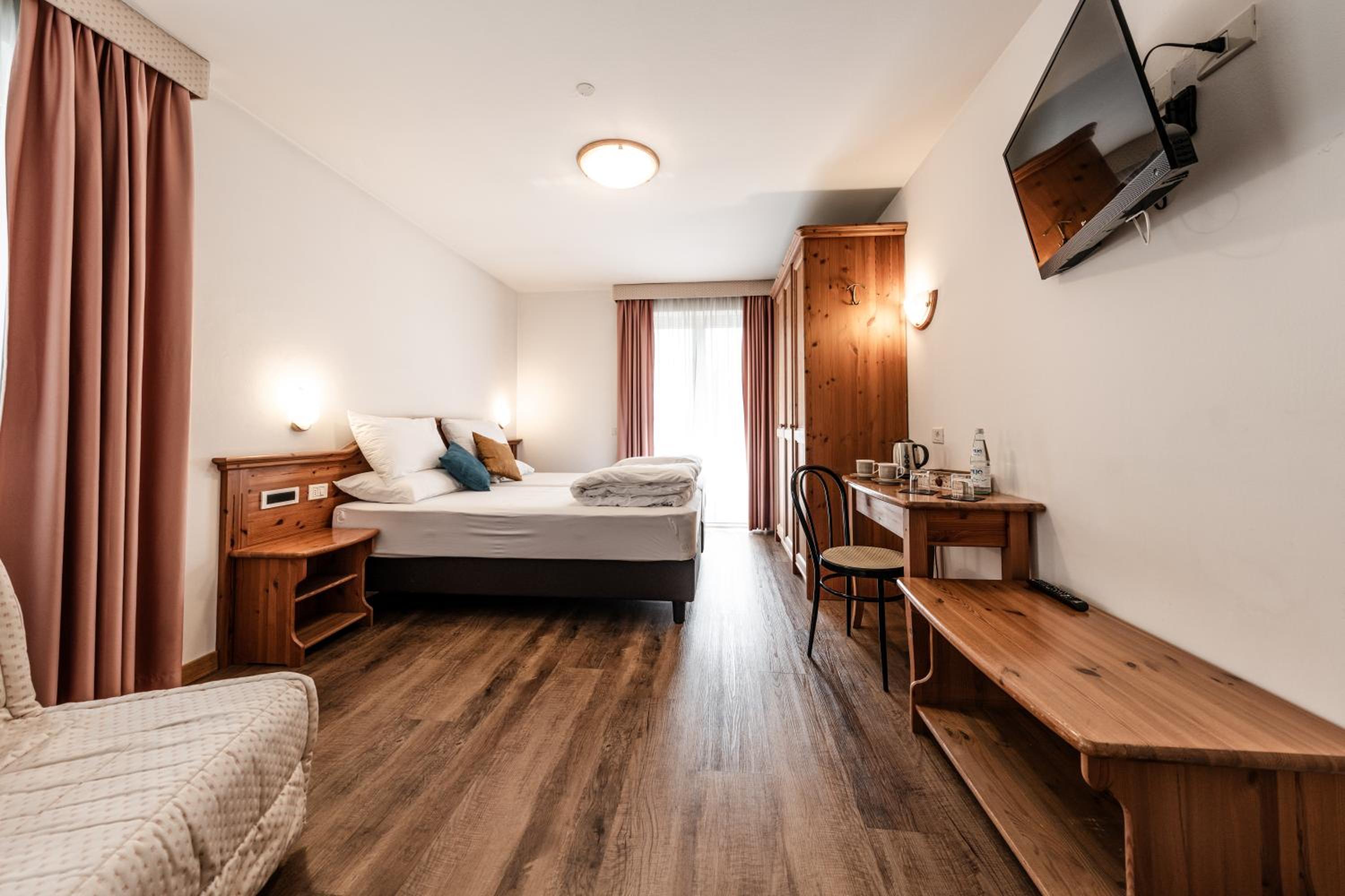 Double Room with Balcony - Photo 1