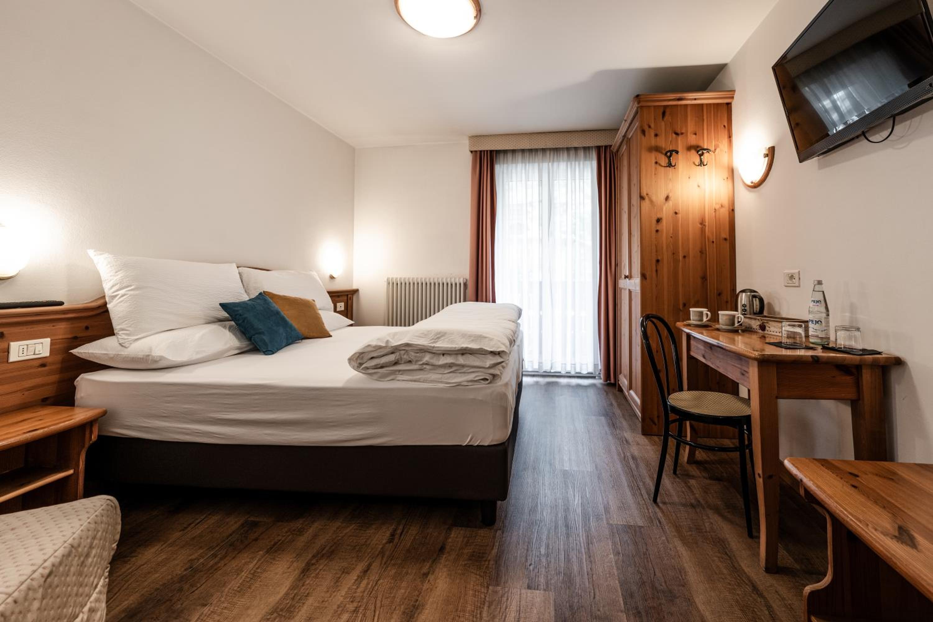 Double Room with Balcony - Photo 22
