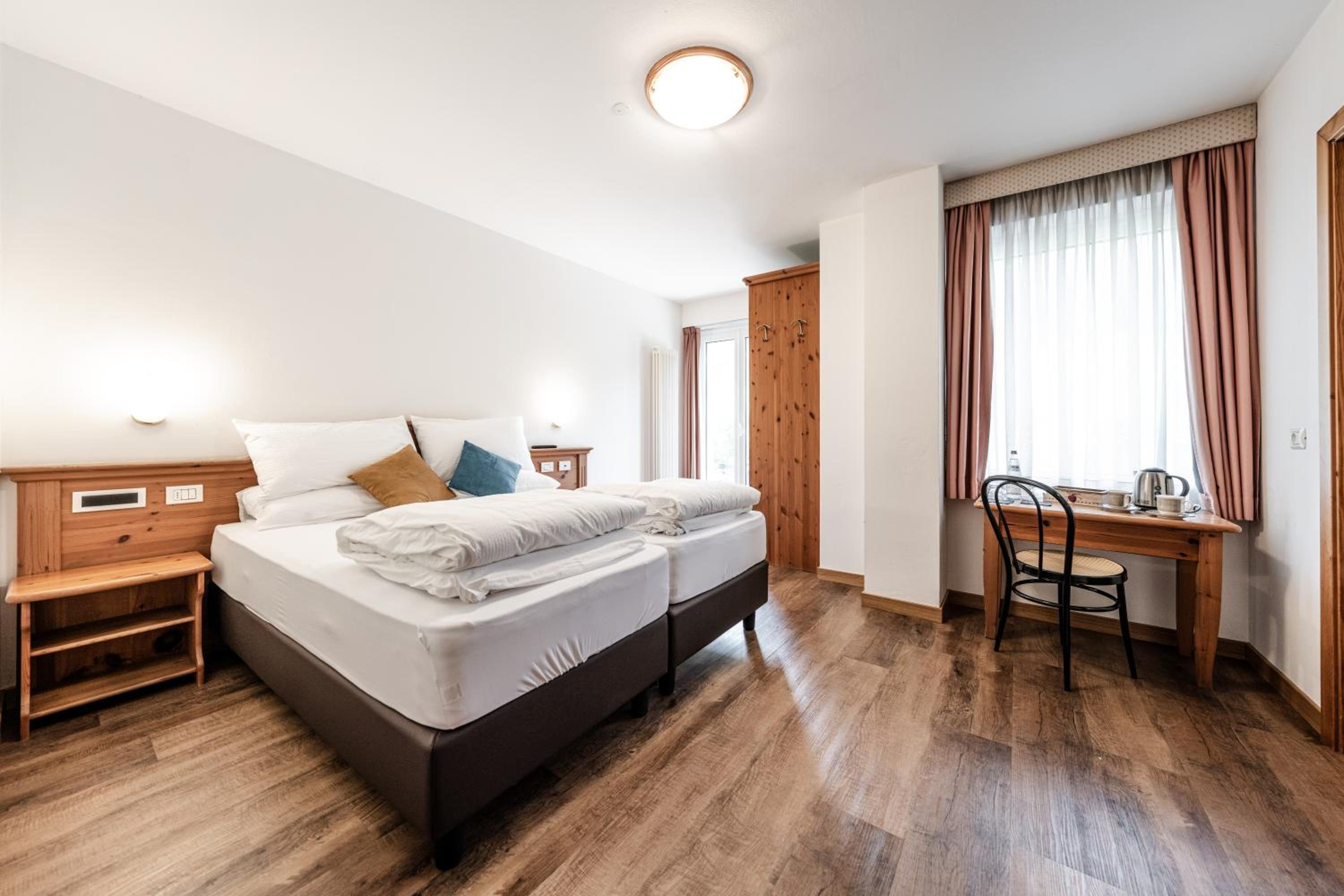 Double Room with Balcony - Photo 21