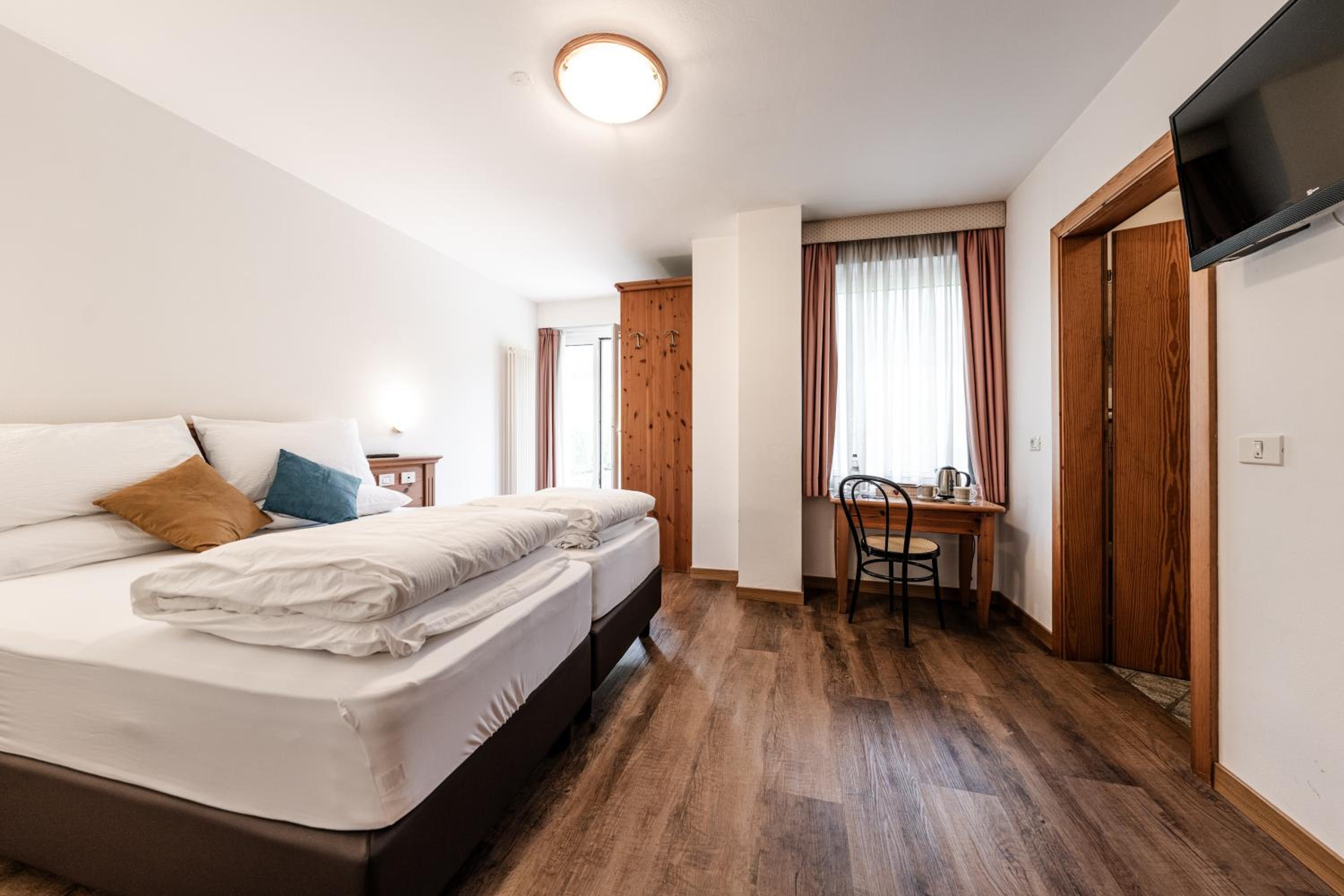 Double Room with Balcony - Photo 19