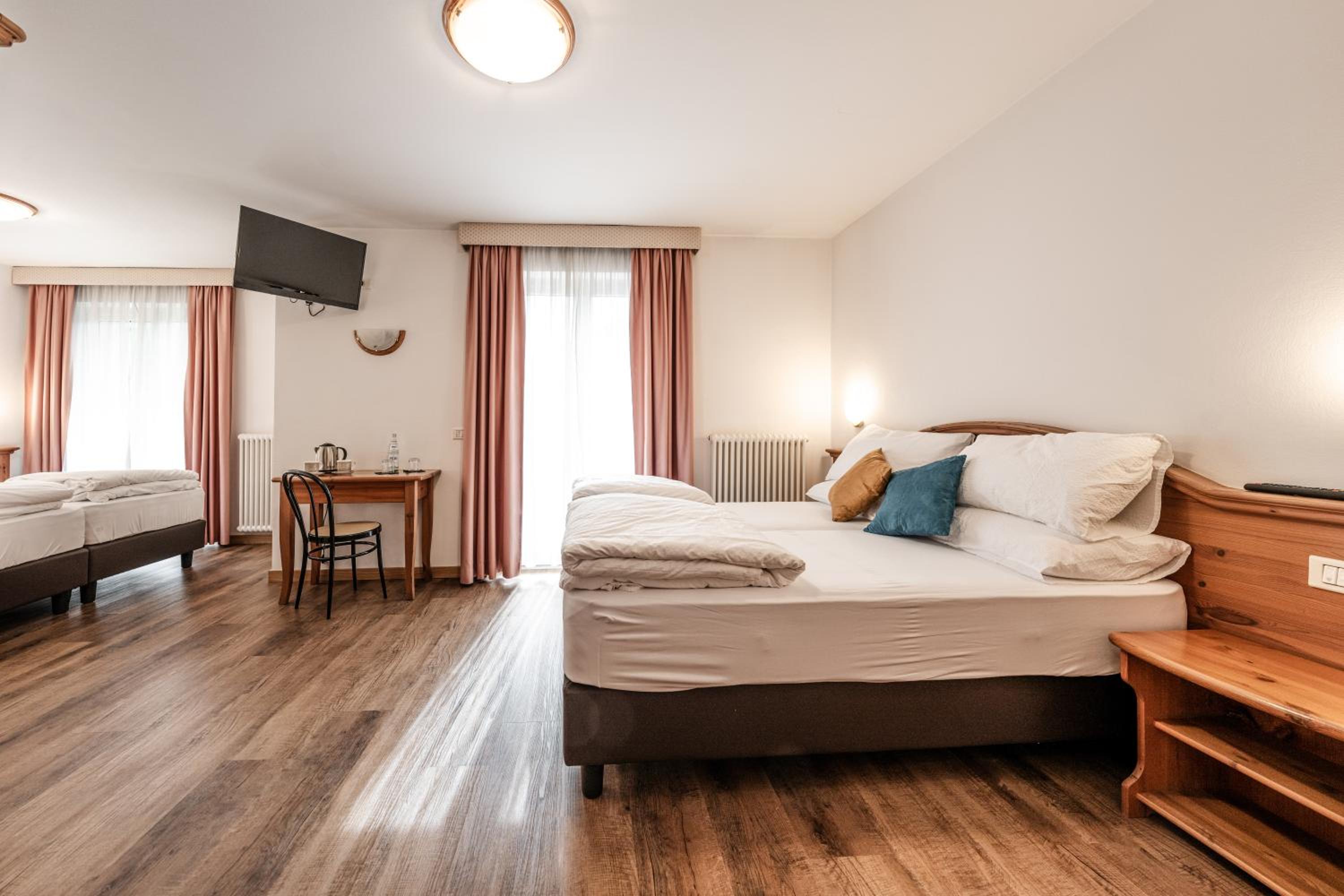 Classic Quadruple Room - Photo 8