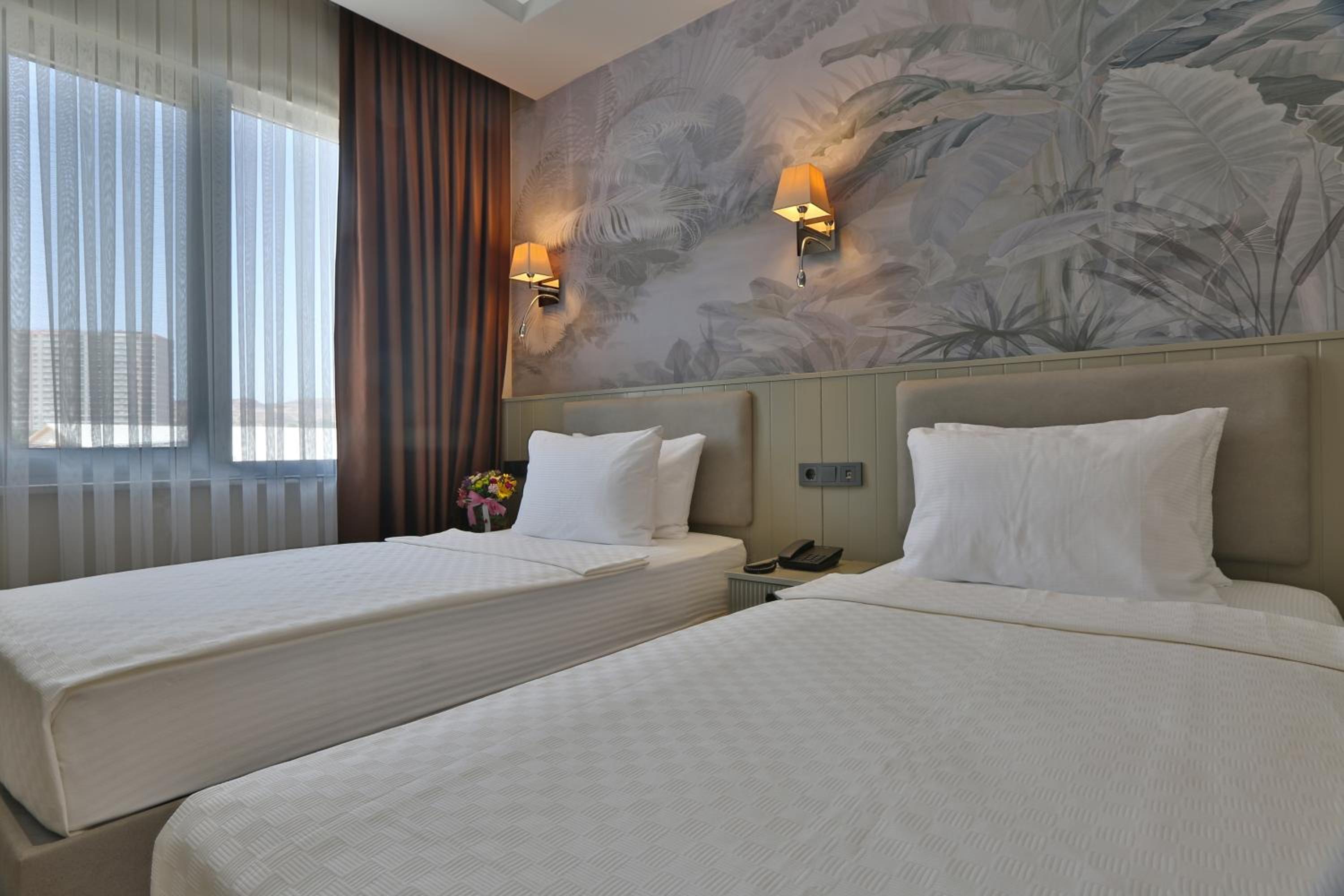 Twin Room with Pool View - Photo 1