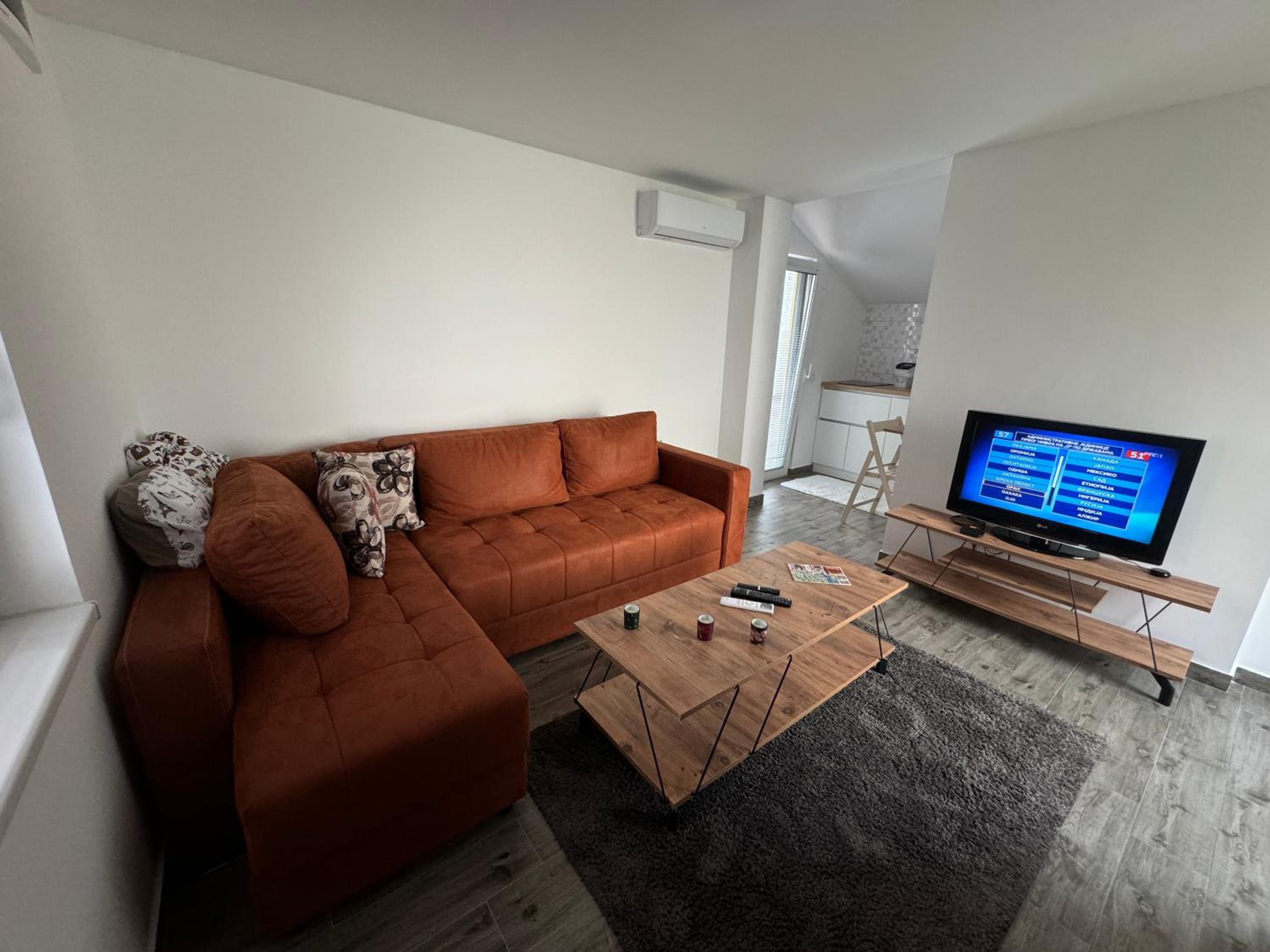 One-Bedroom House photo 1