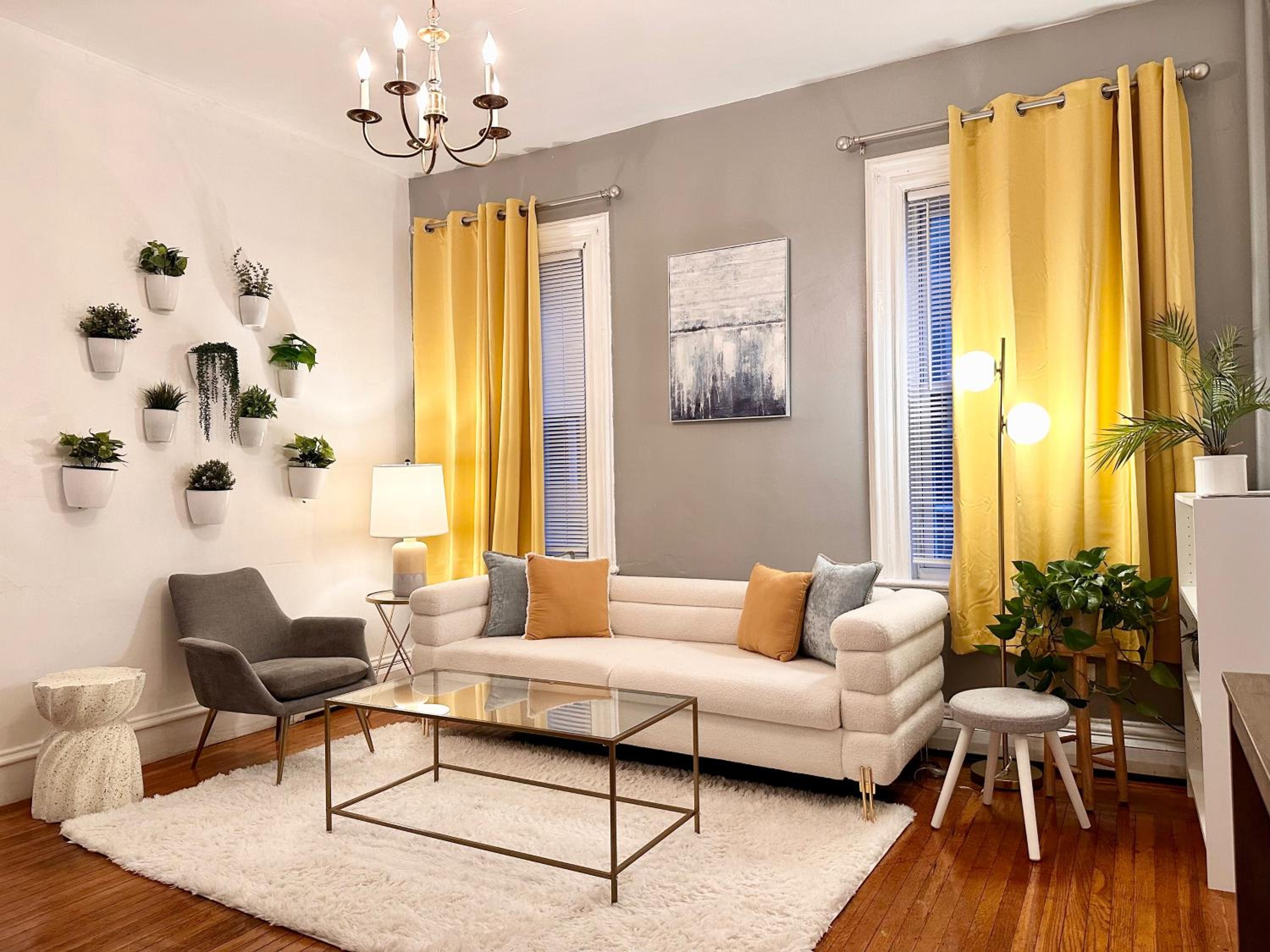One-Bedroom Apartment photo 1