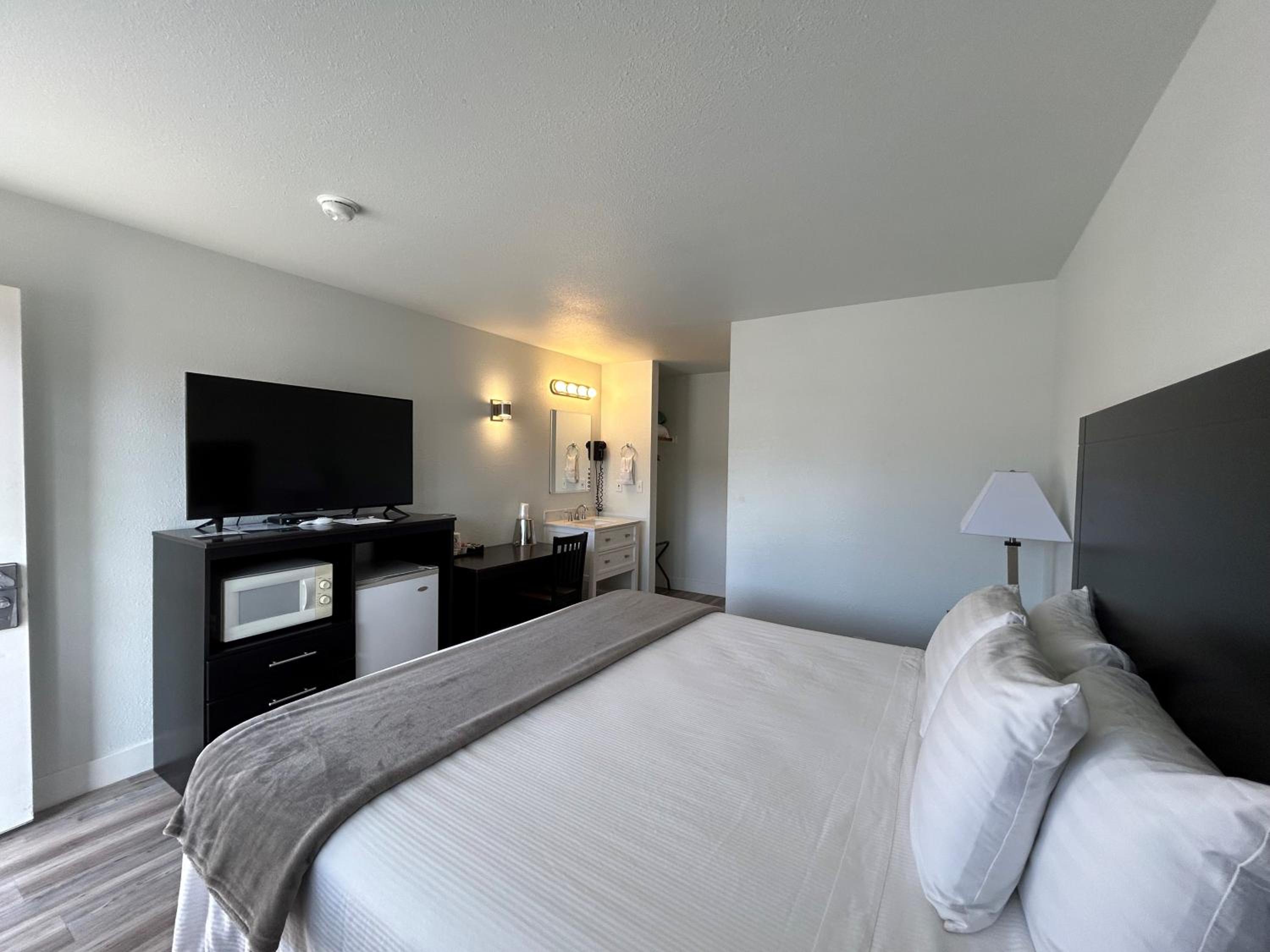 Standard King Room photo 2