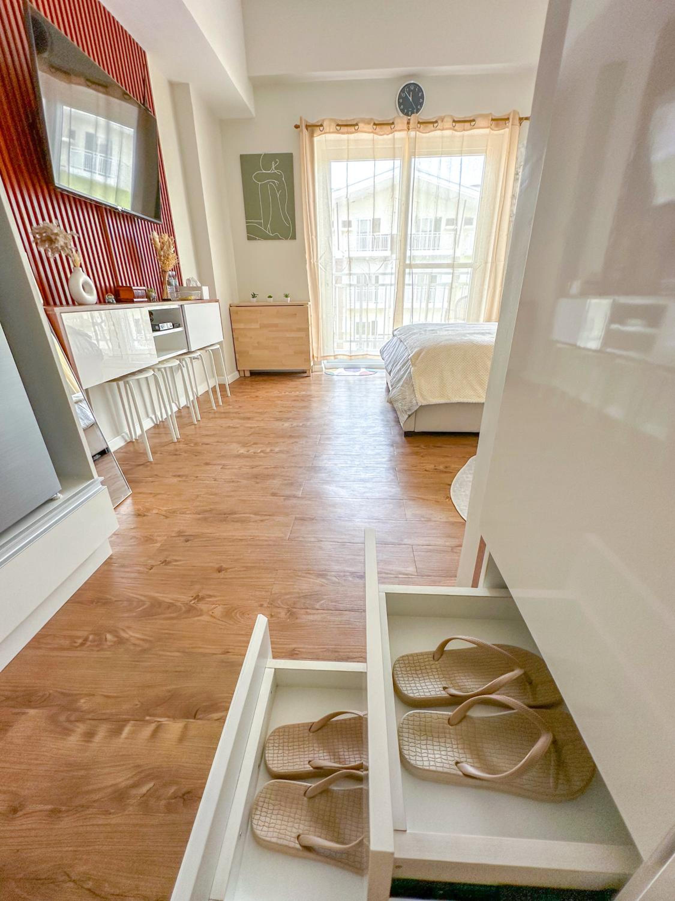 One-Bedroom Apartment photo 1