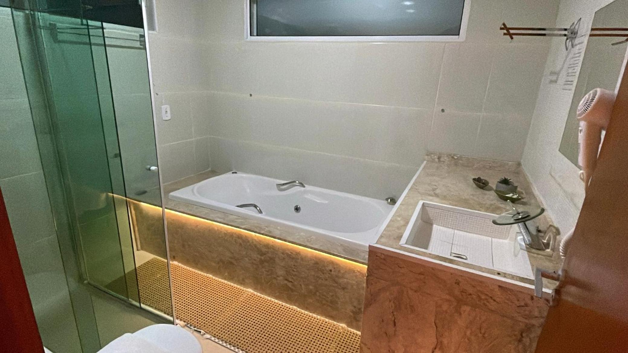 Double Room with Spa Bath - Photo 5