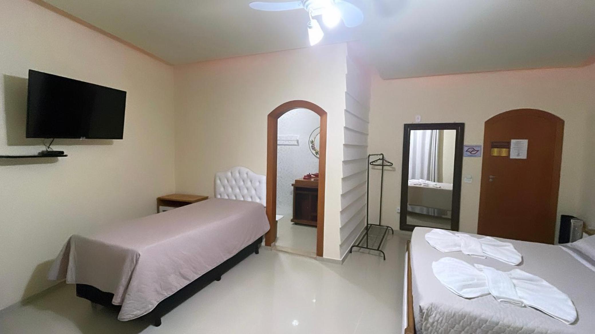 Standard Triple Room - Photo 11
