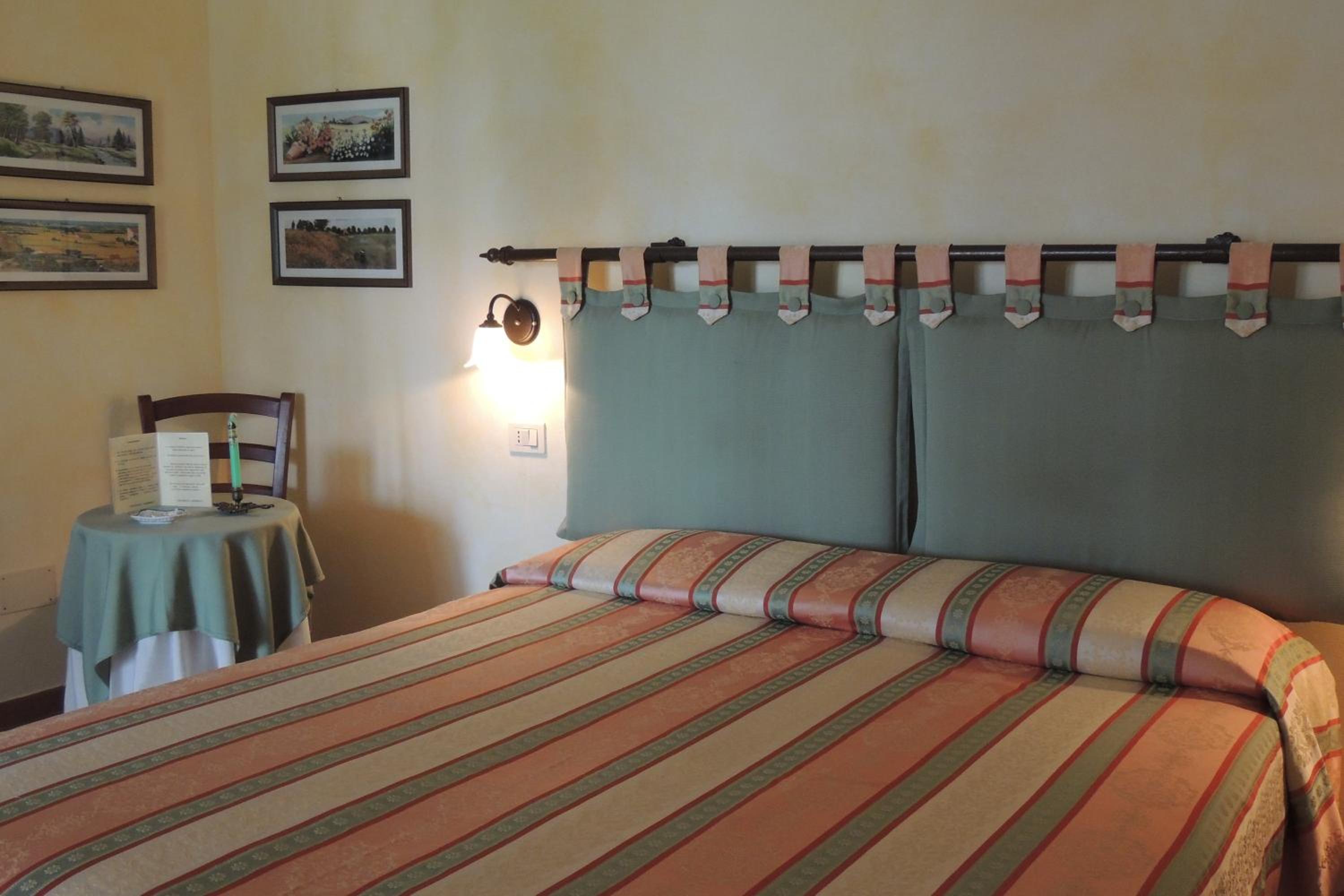 Deluxe Double or Twin Room photo 3