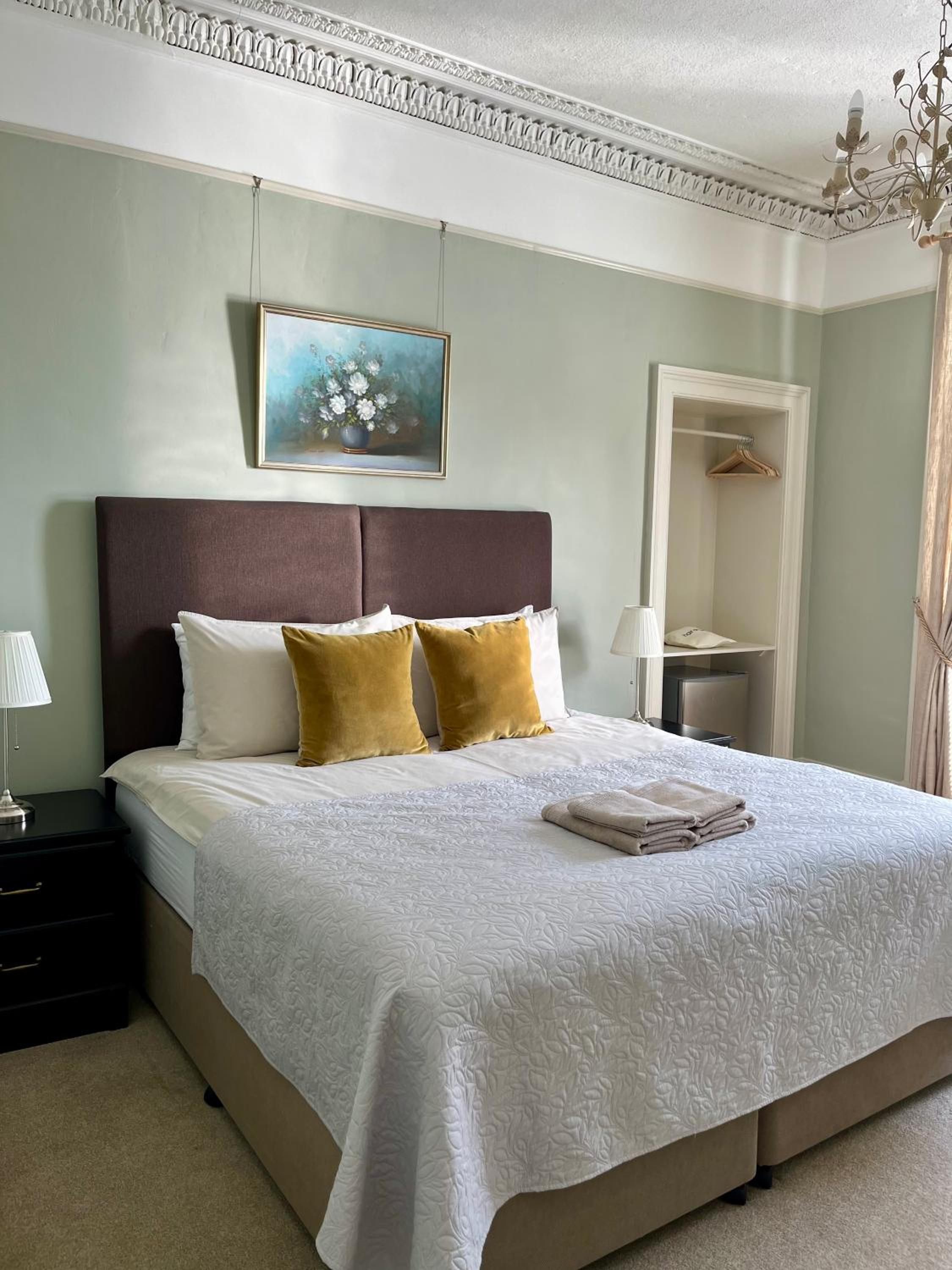 Double Room with Shared Bathroom photo 3