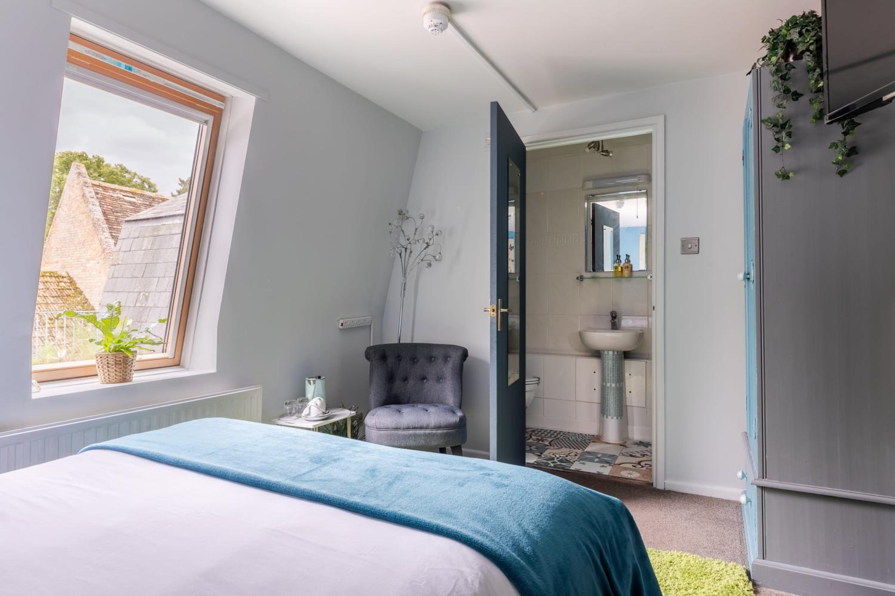 Double Room with Private Bathroom photo 3