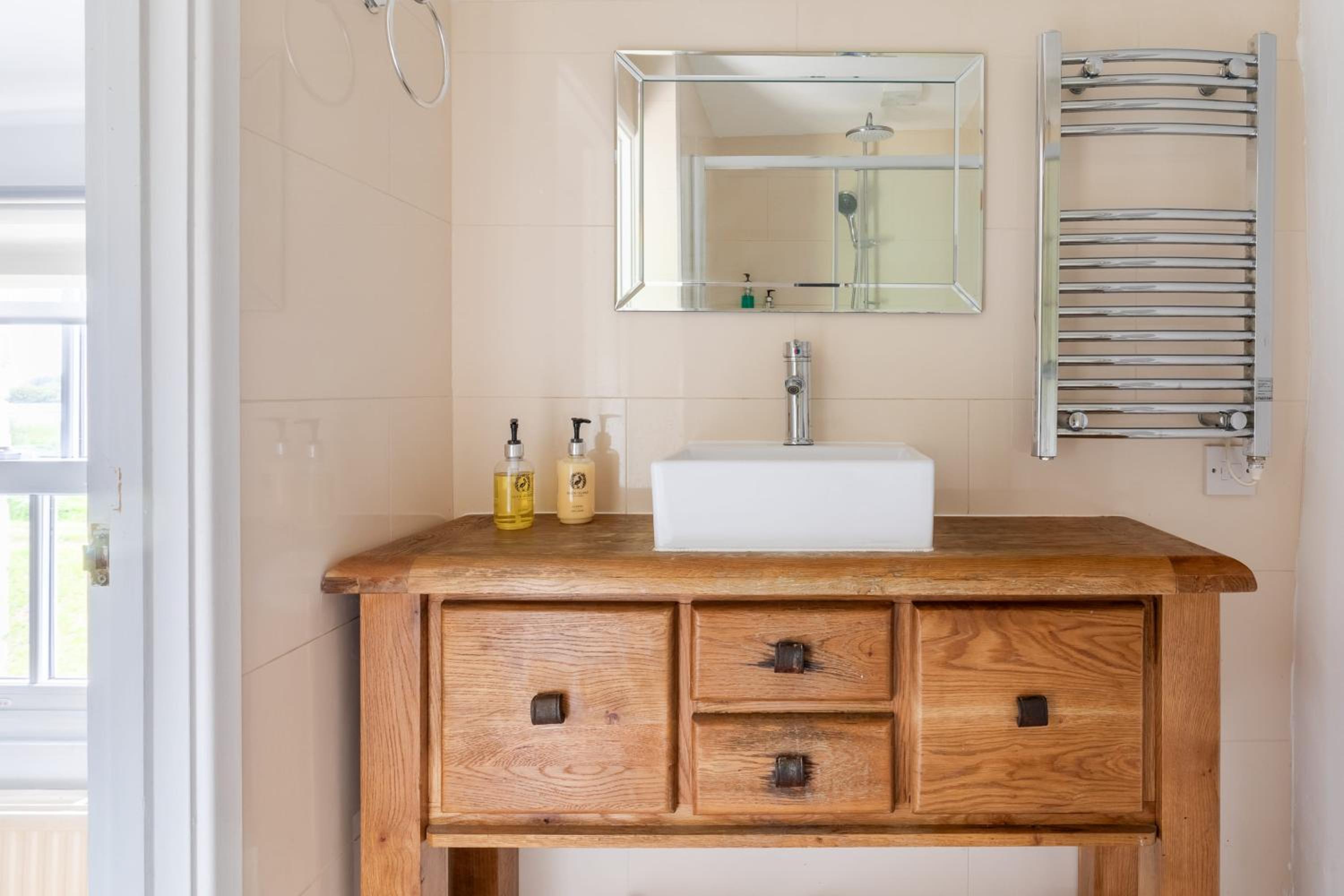 Deluxe Double Room with Shower photo 2