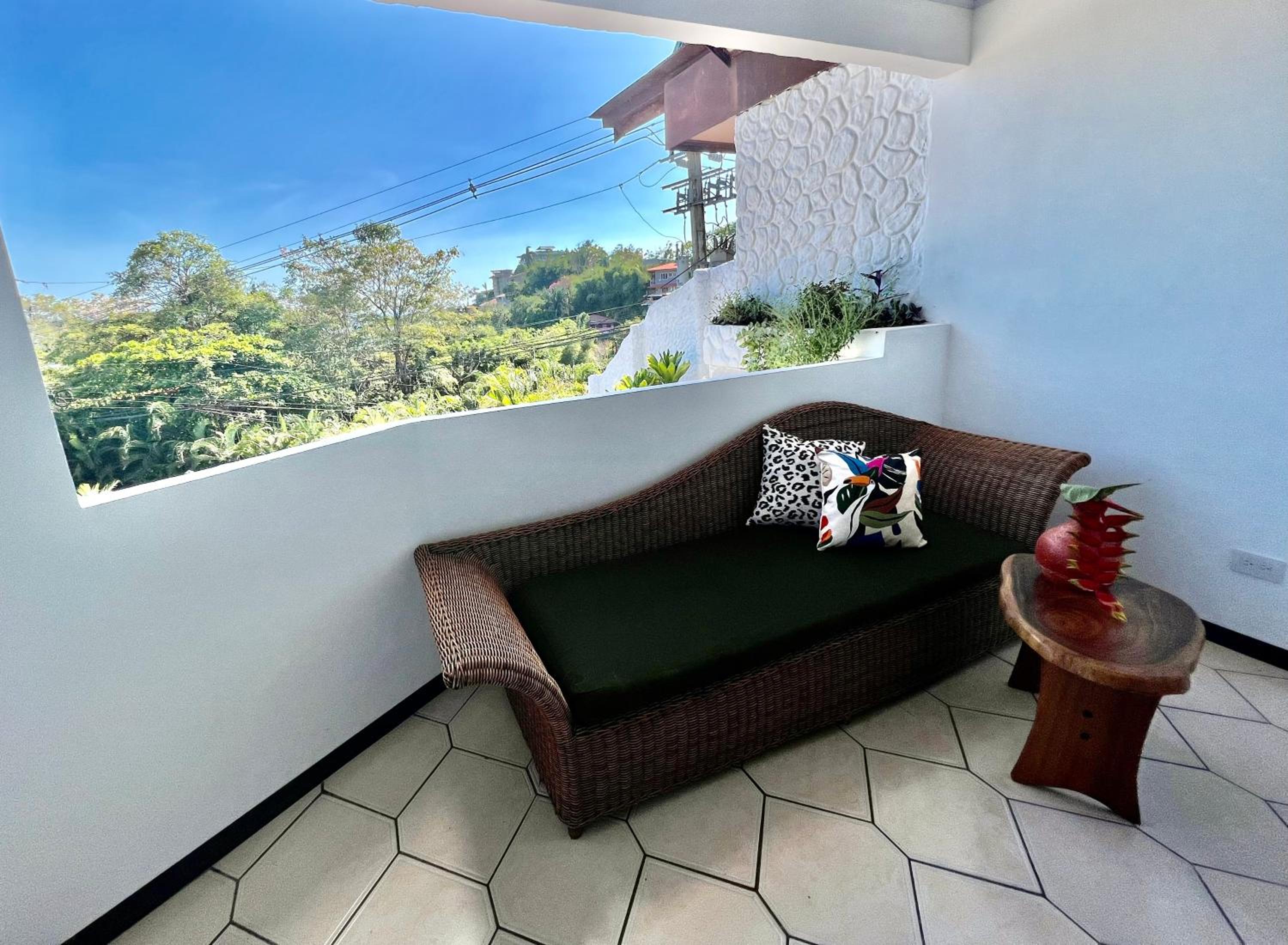 Deluxe King Suite photo 3