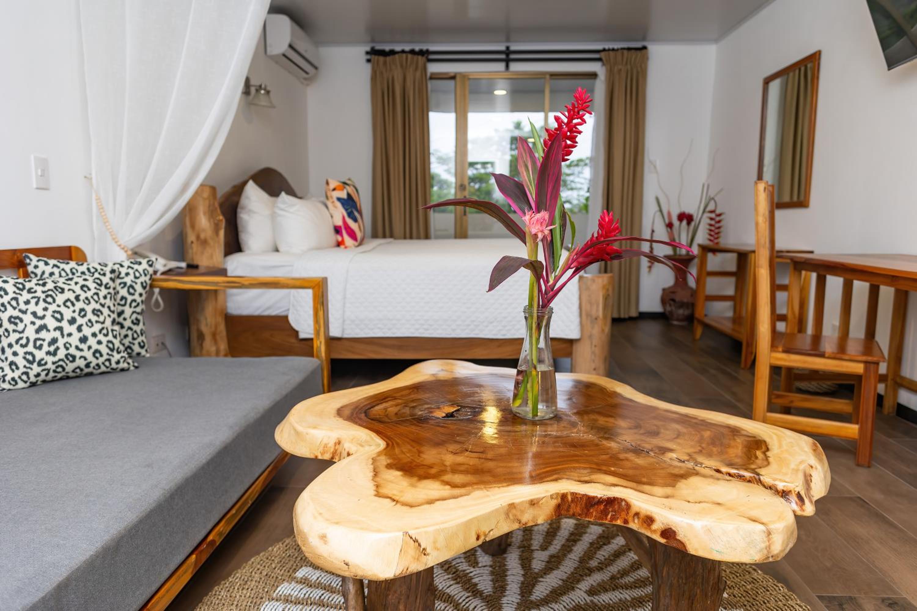 Deluxe King Suite photo 2