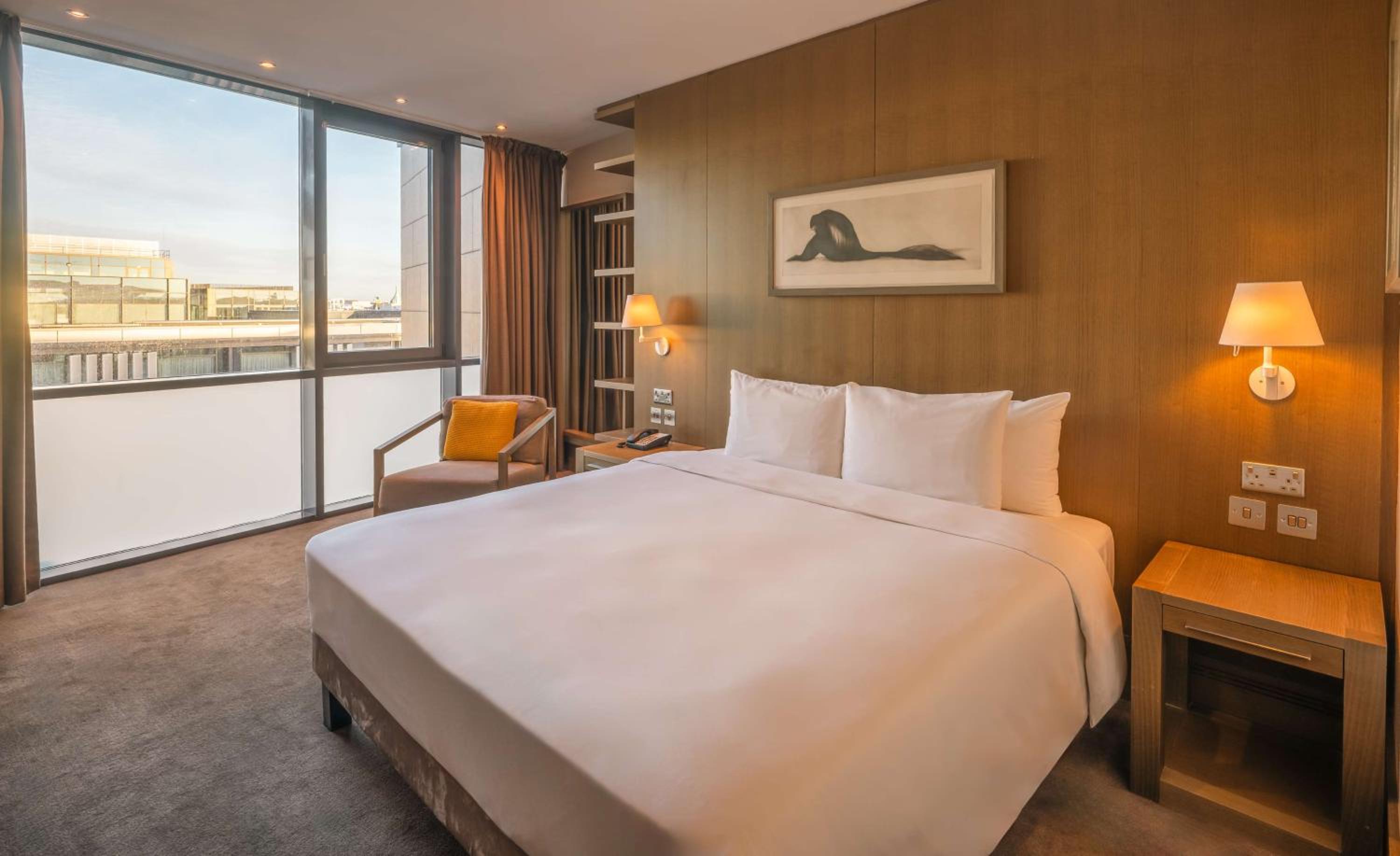 Suite with Balcony thumbnail 6