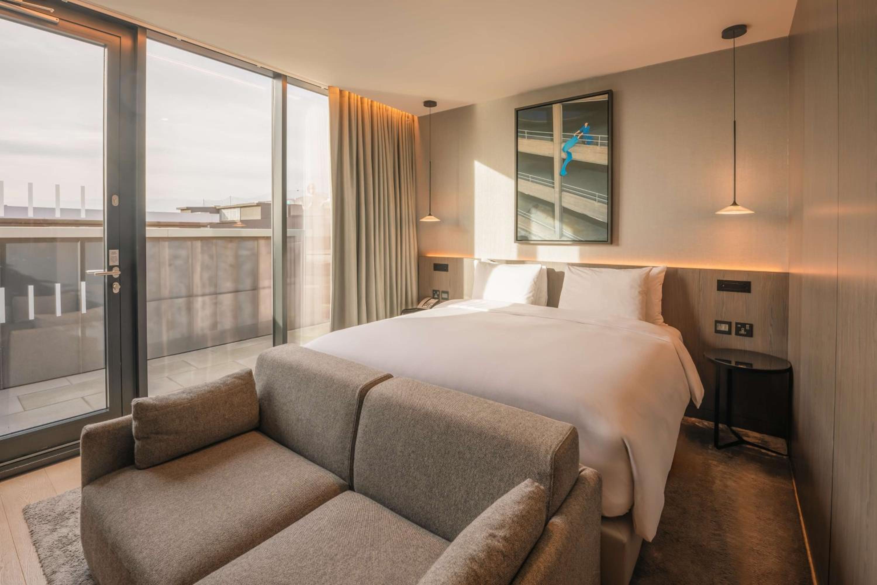 Junior Suite with Balcony thumbnail 6