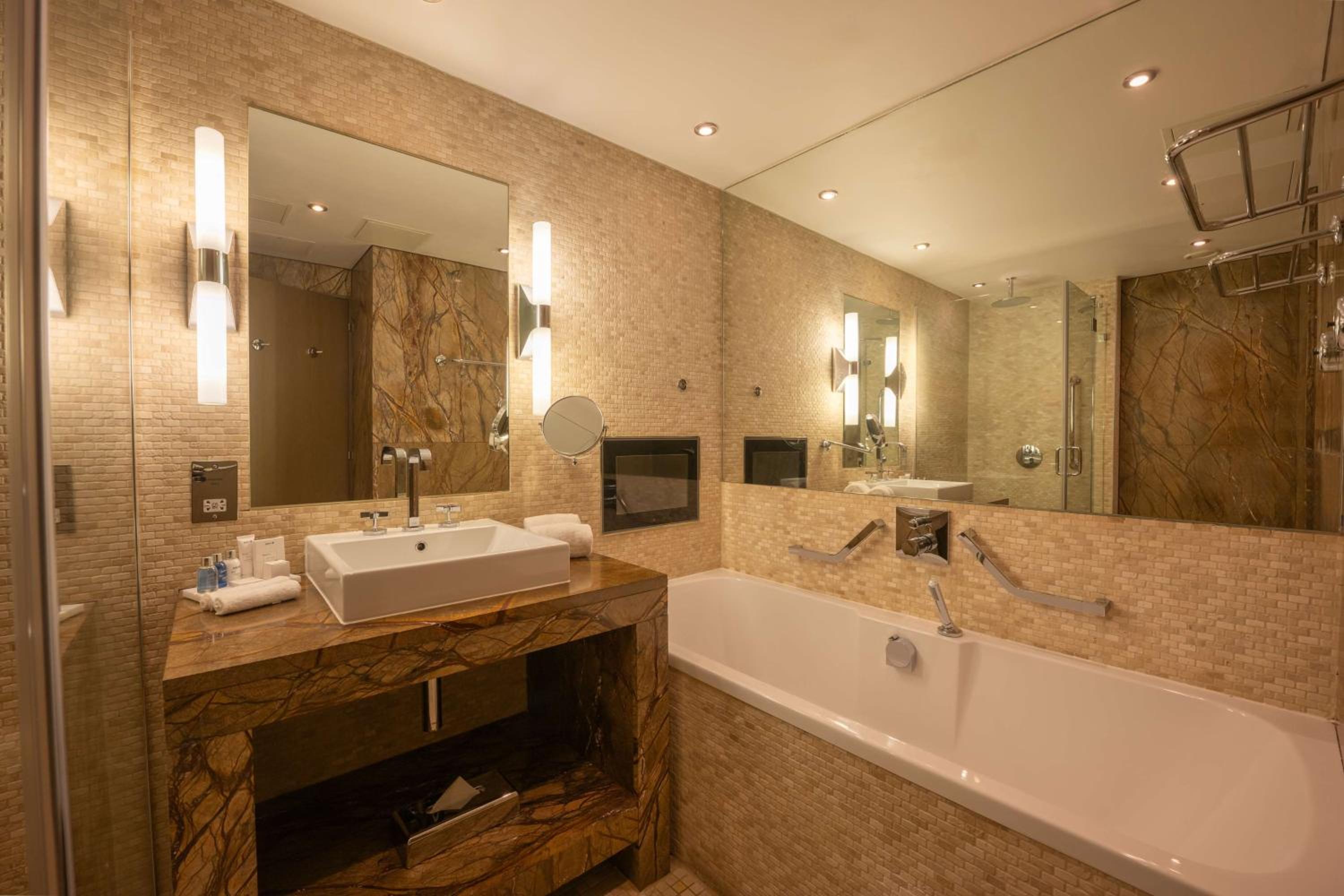 Junior Suite thumbnail 6