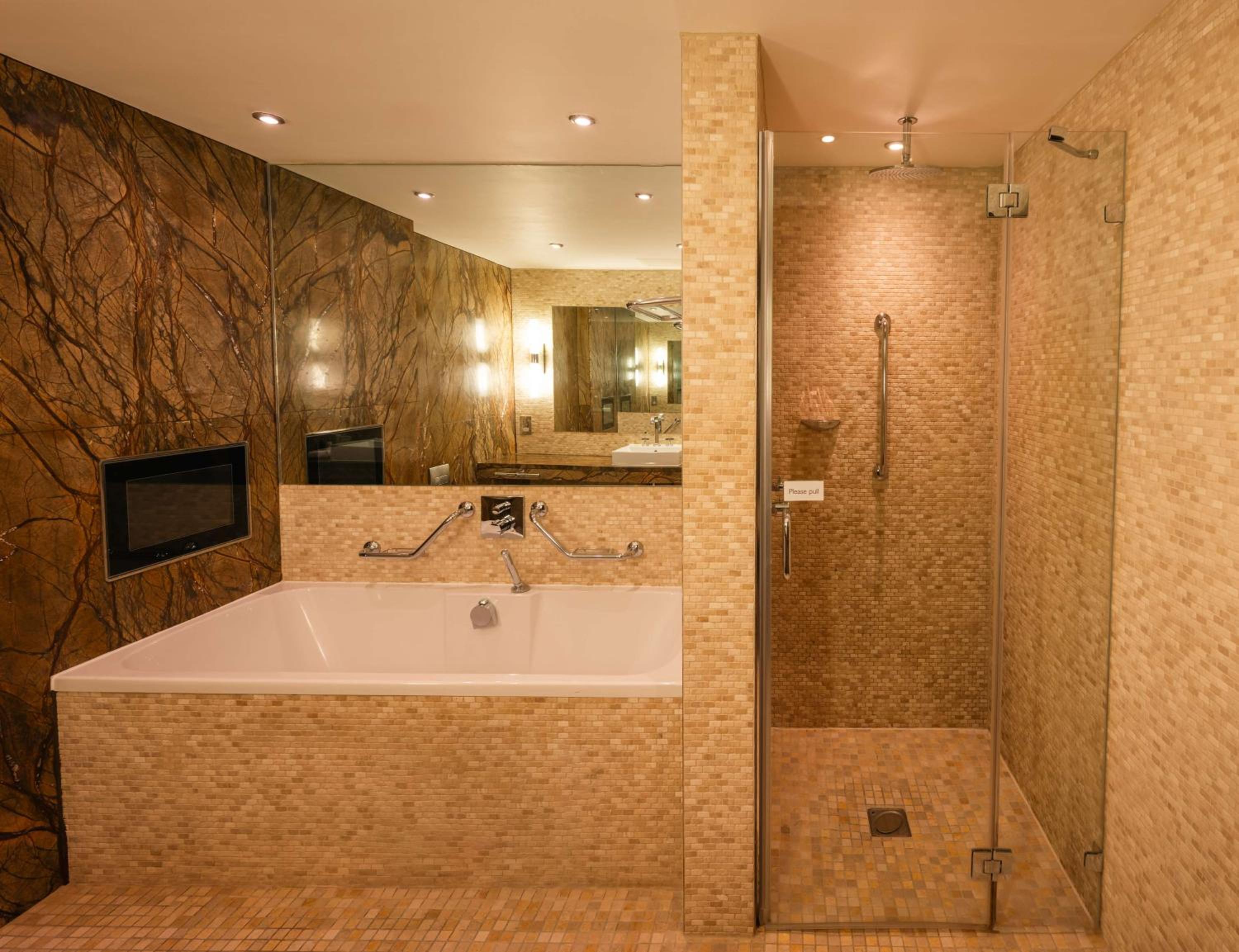 Suite thumbnail 5