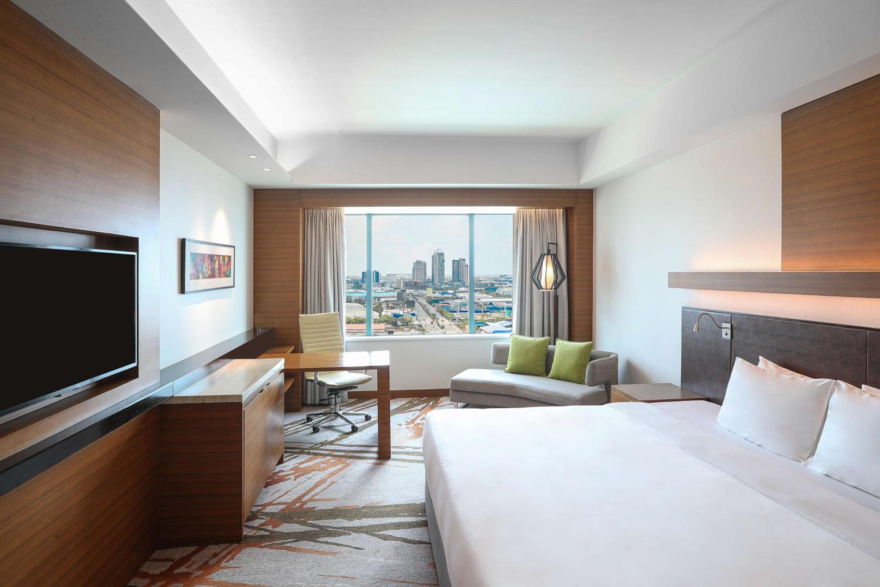 Deluxe Room - High Floor - Photo 1