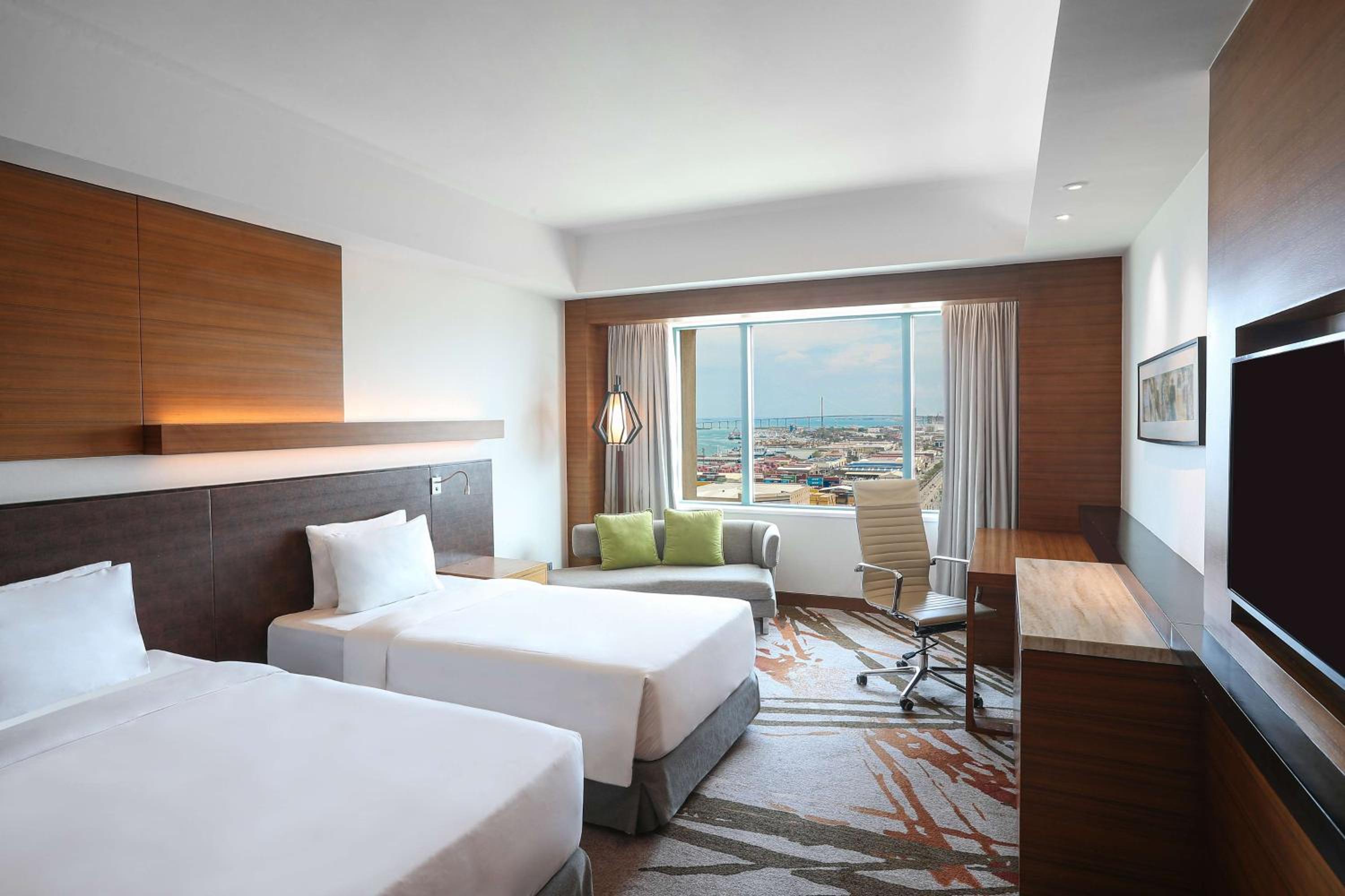 Deluxe Room - High Floor - Photo 3