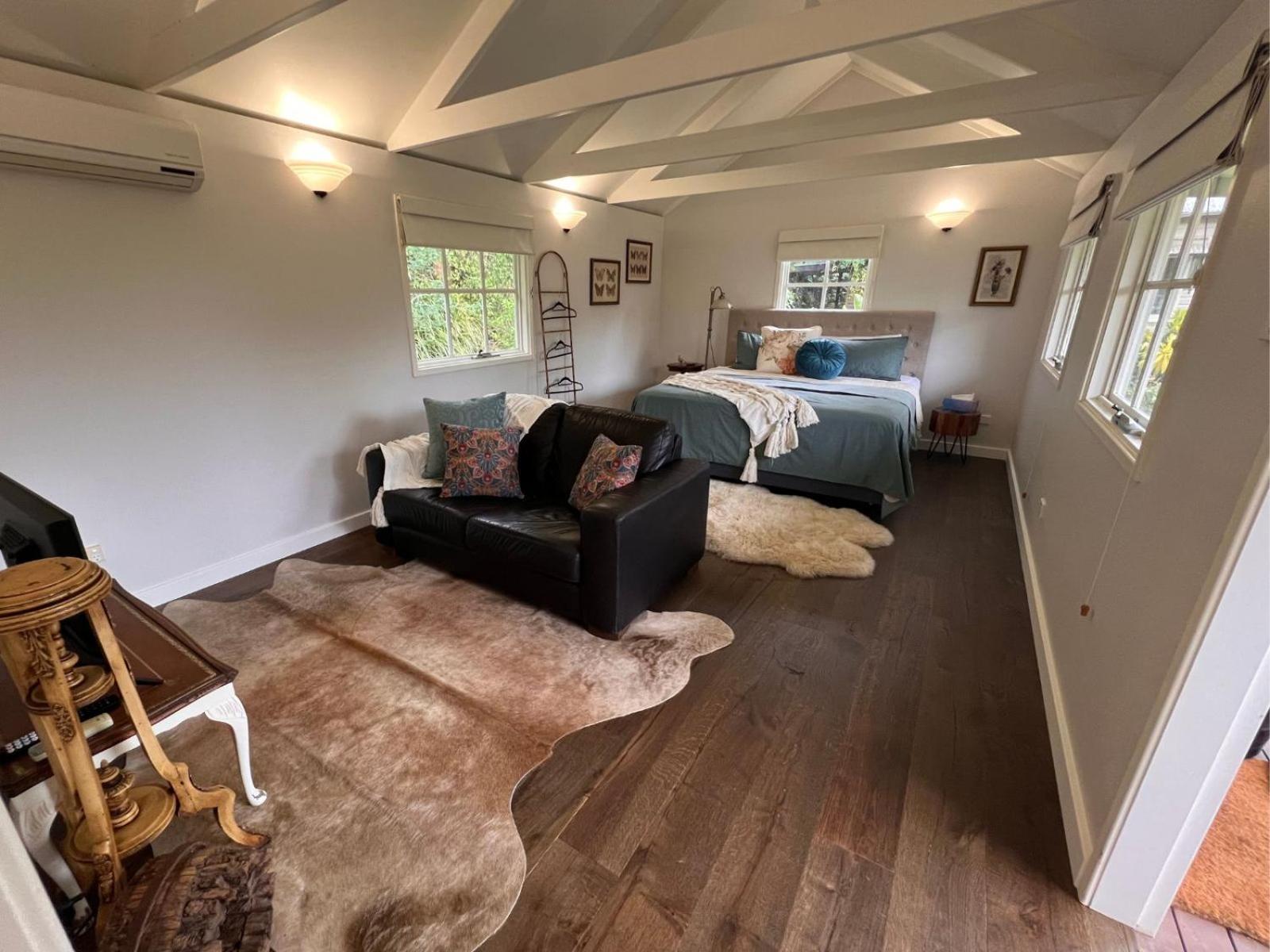 Five-Bedroom House photo 1