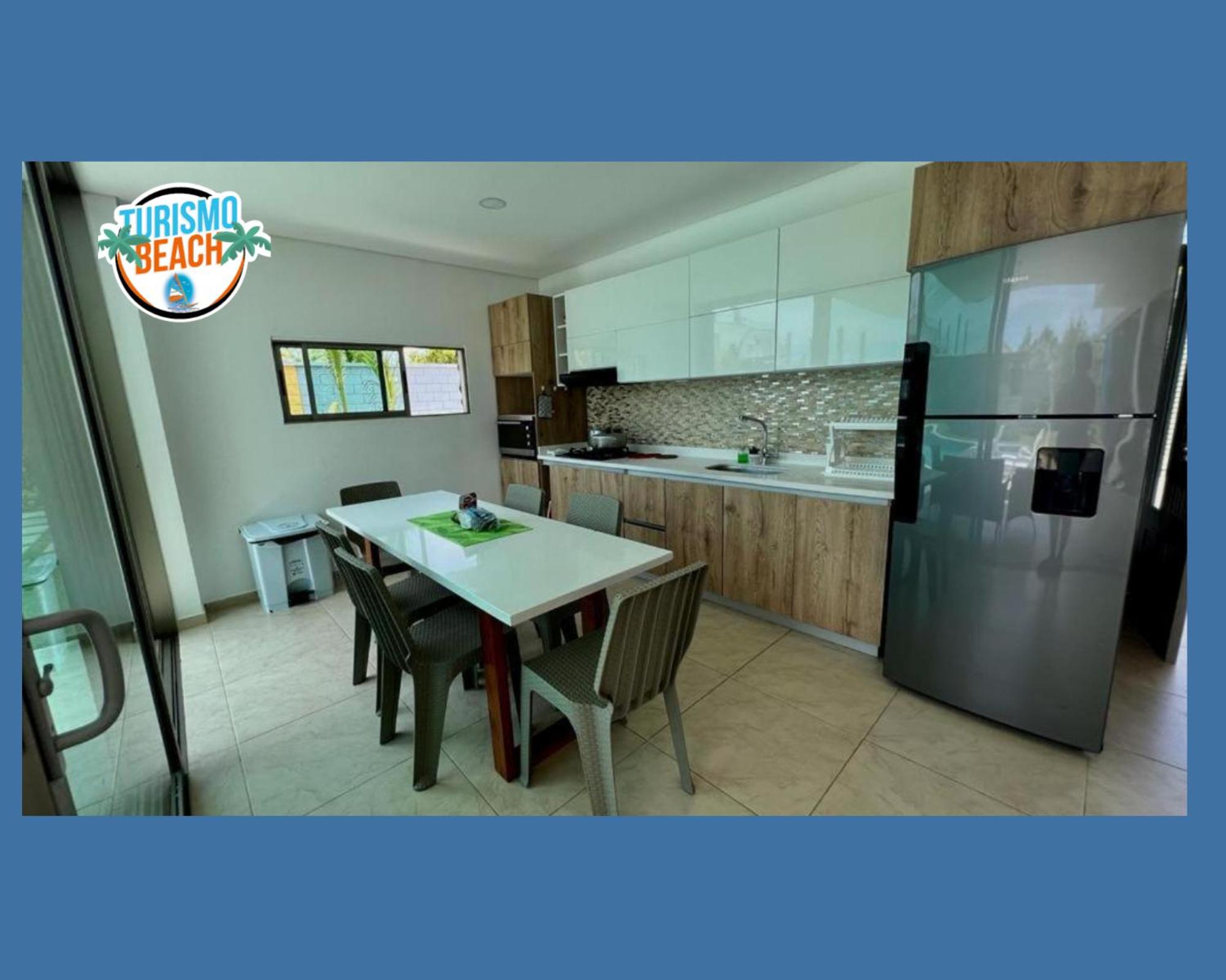 Six-Bedroom House photo 1