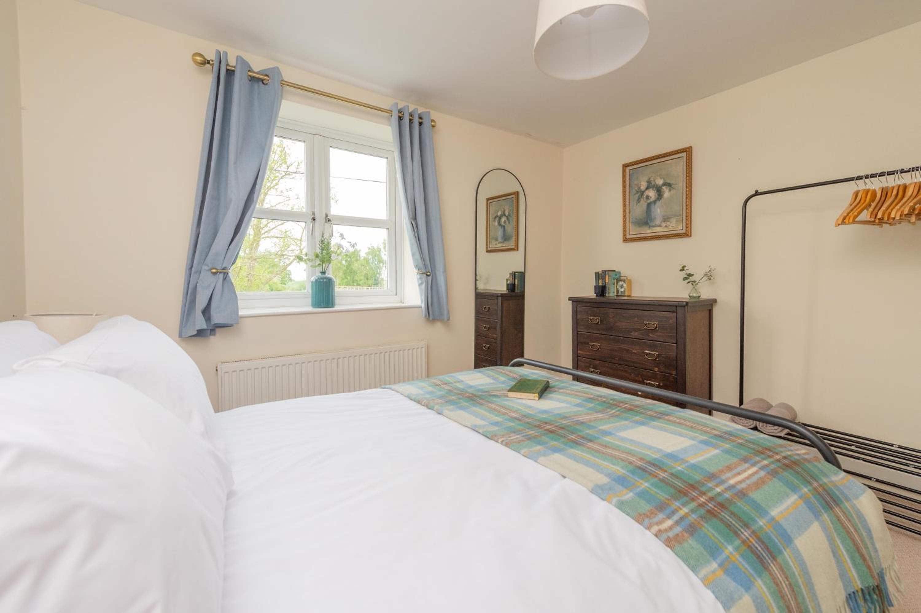 Five-Bedroom House photo 2