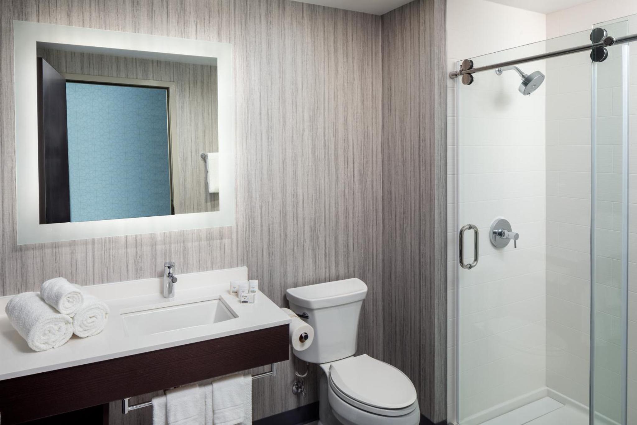 Standard King Room - Photo 6
