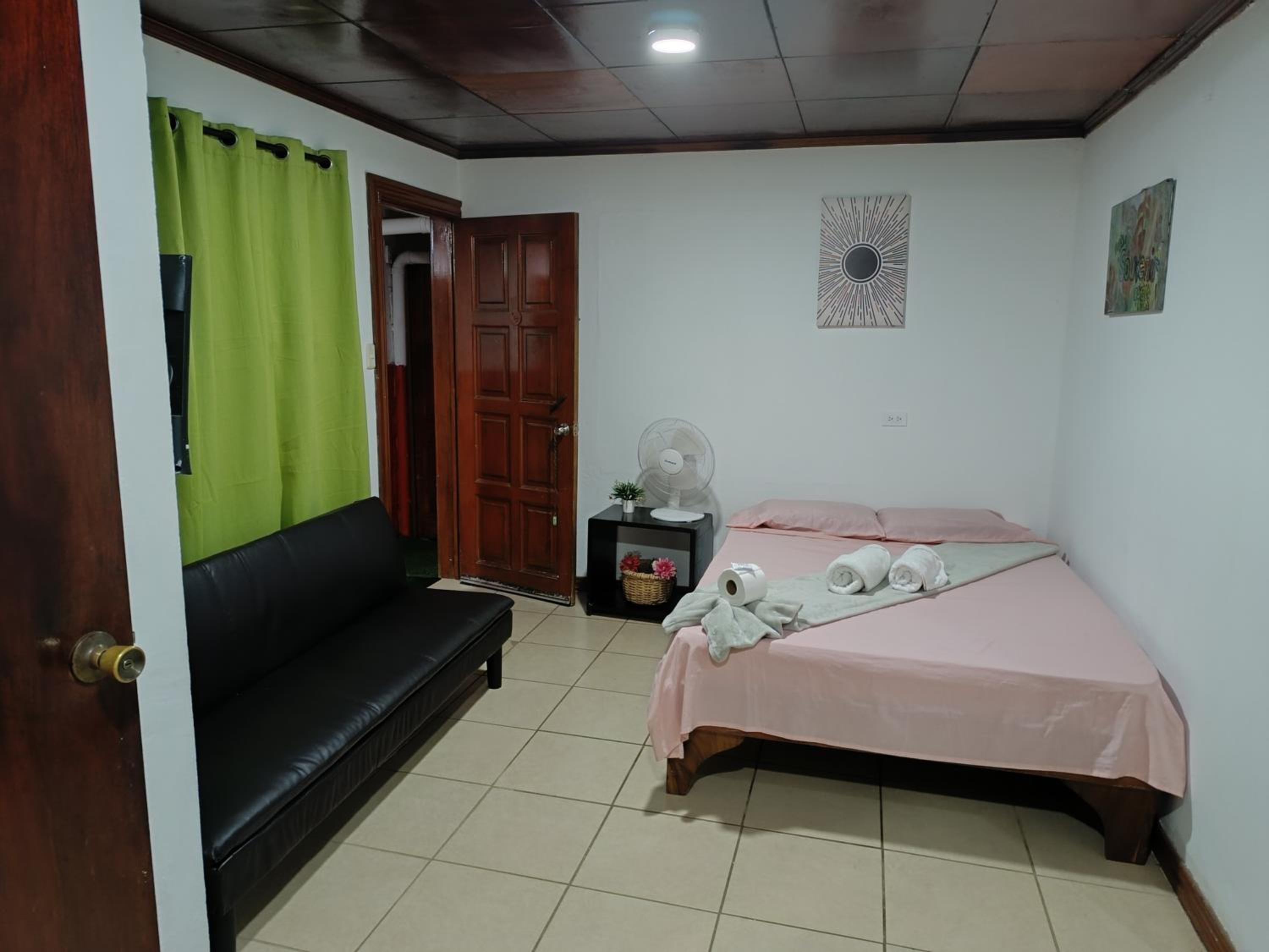 Budget Double Or Twin Room photo 2