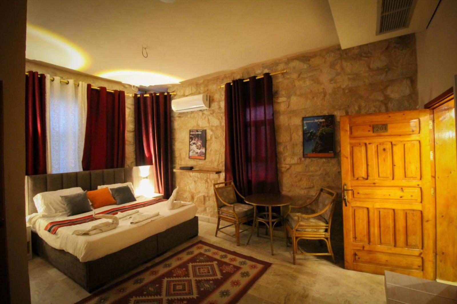 Double Room with Private Bathroom photo 3