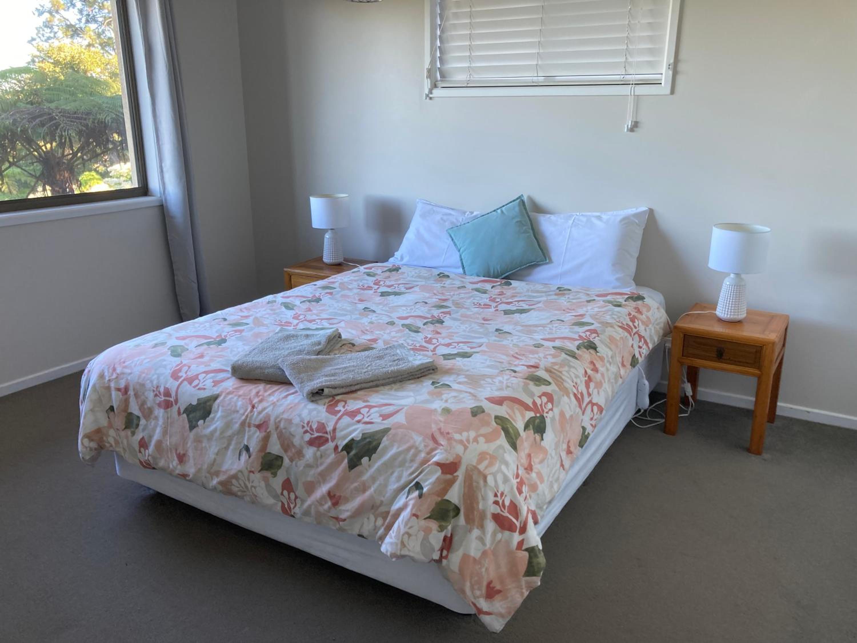 Five-Bedroom House photo 1