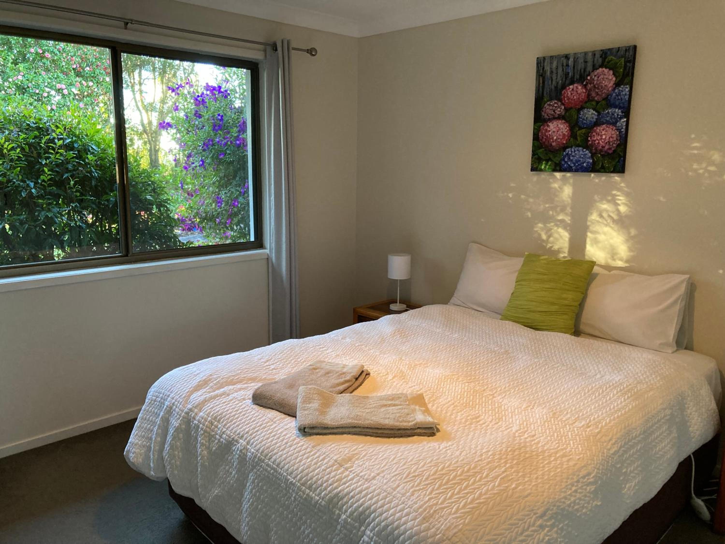 Five-Bedroom House photo 3