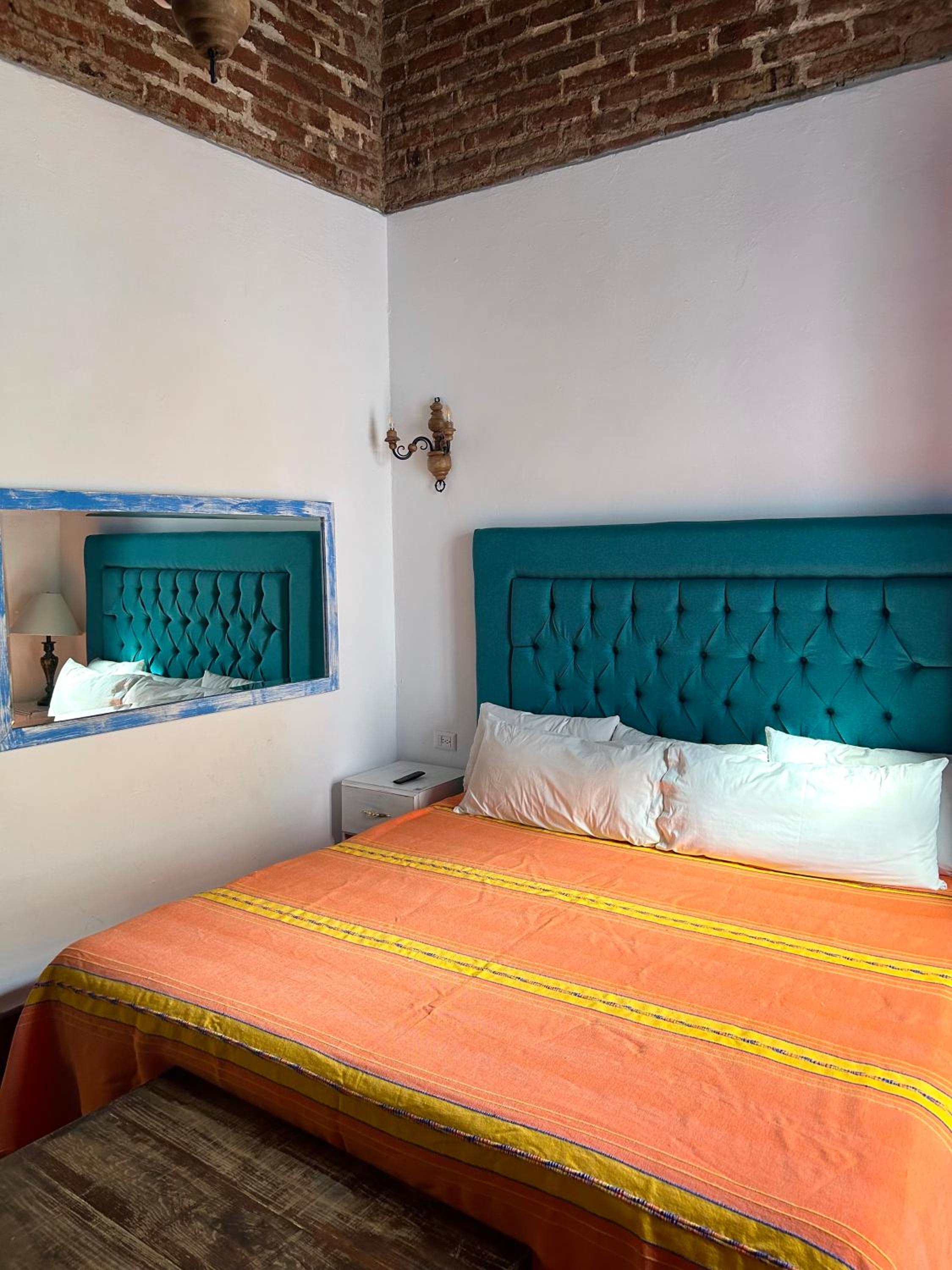 King Room with Balcony - Photo 4