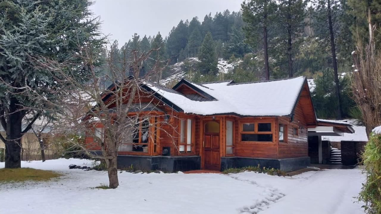 Three-Bedroom House photo 2