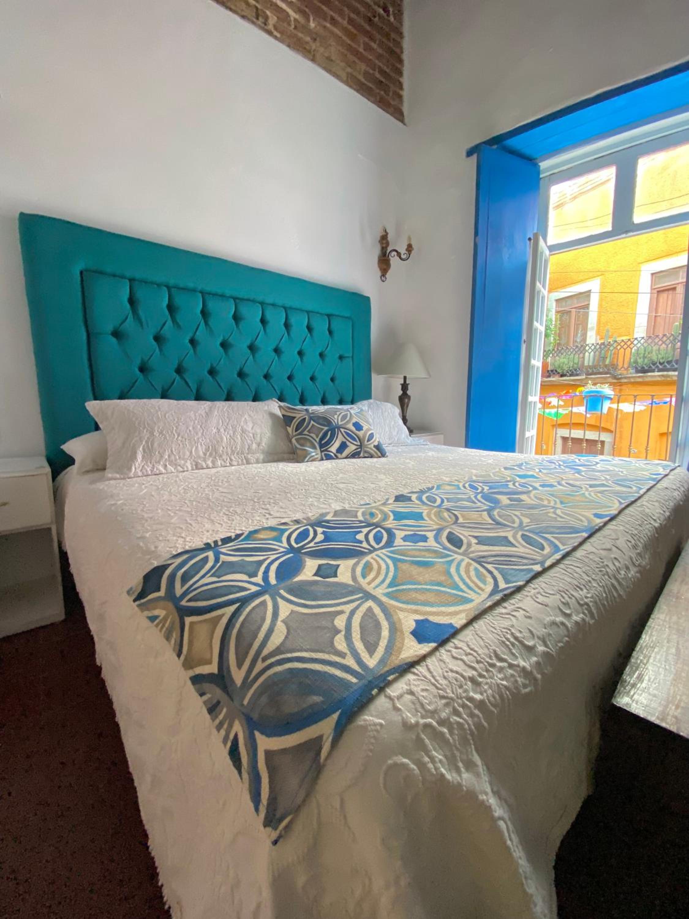 King Room with Balcony - Photo 3