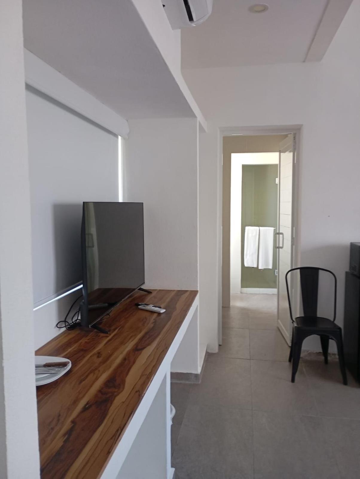 Deluxe One-Bedroom Apartment - Photo 9