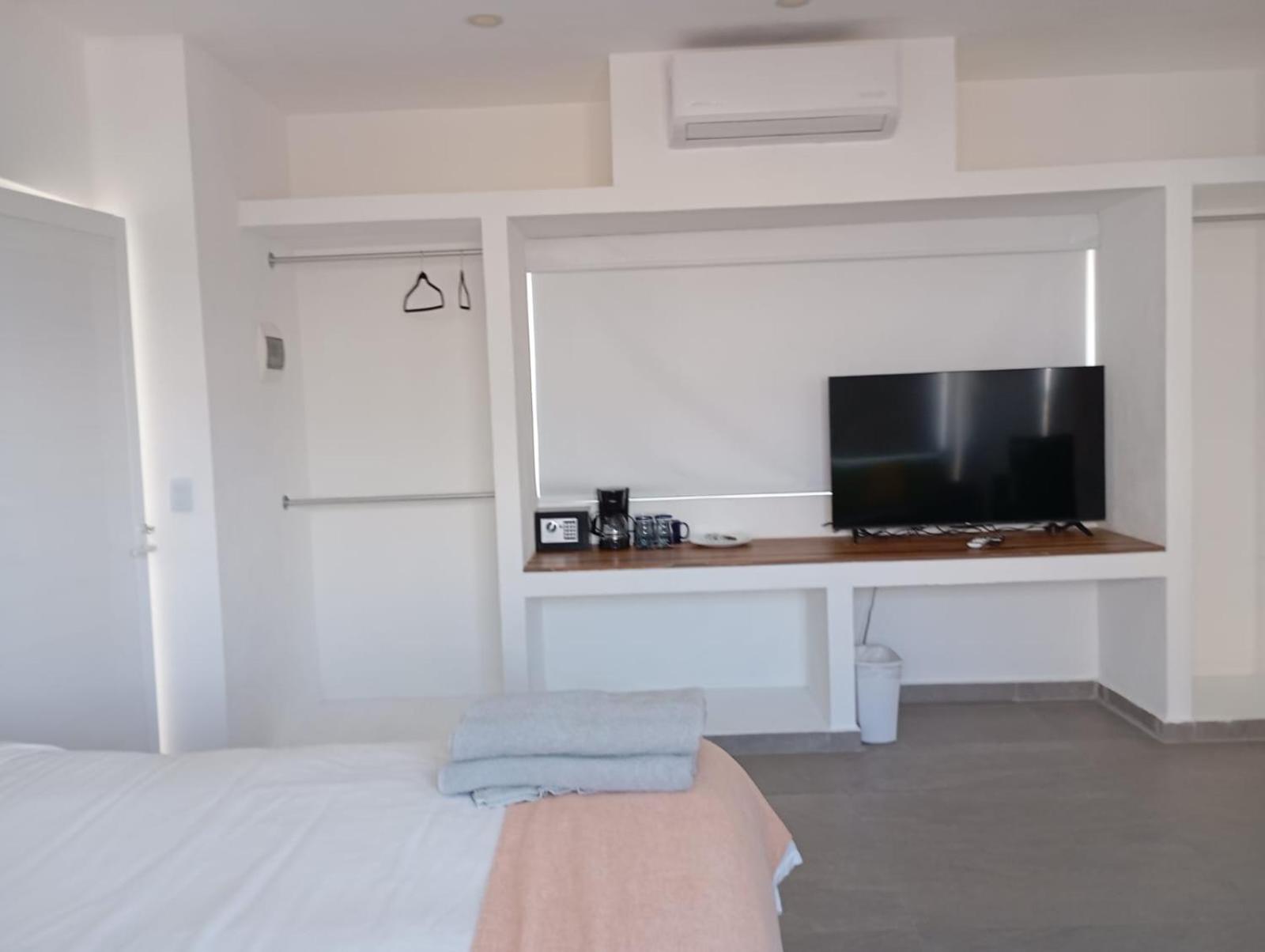 Deluxe One-Bedroom Apartment - Photo 6