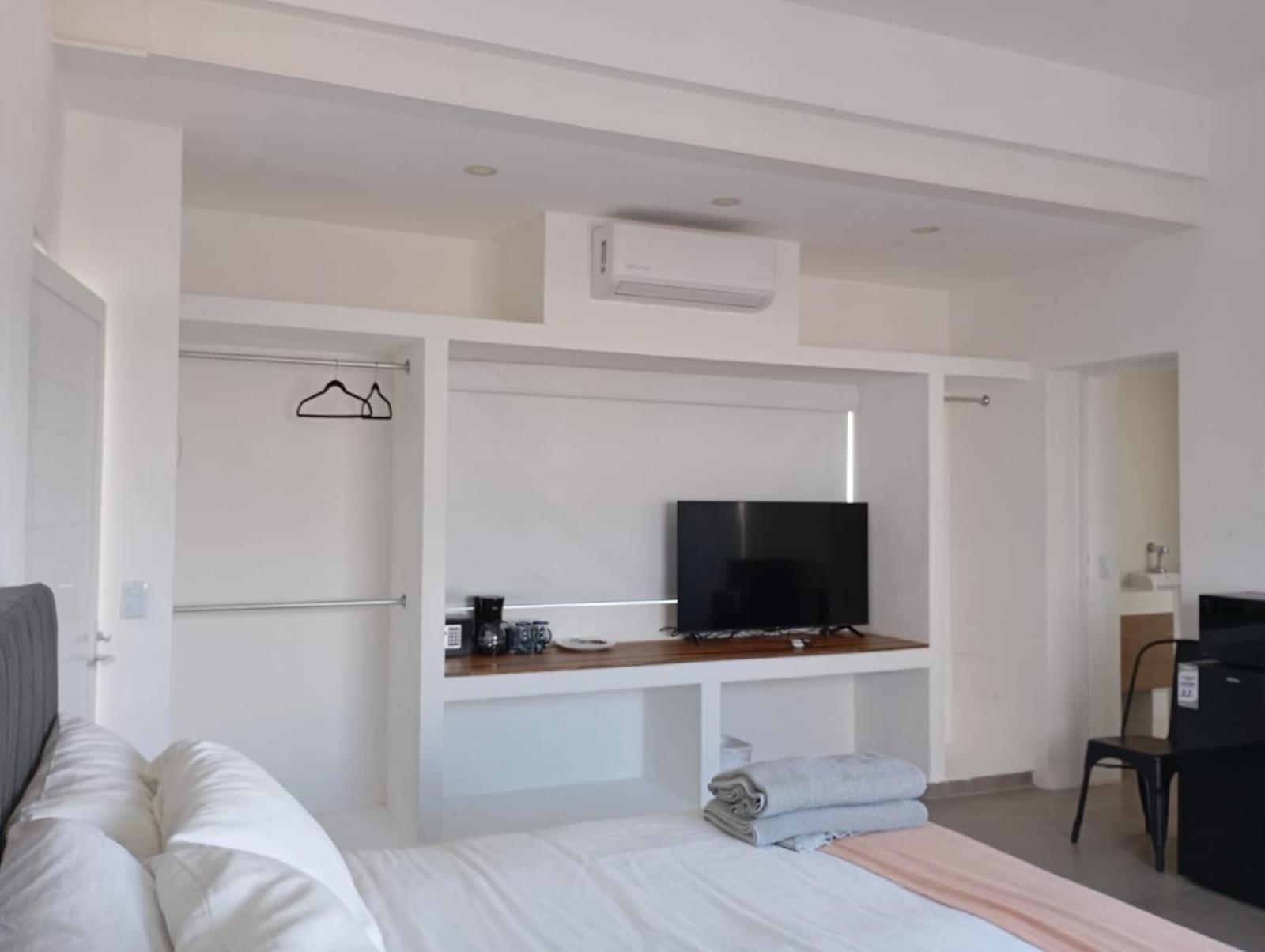 Deluxe One-Bedroom Apartment - Photo 1