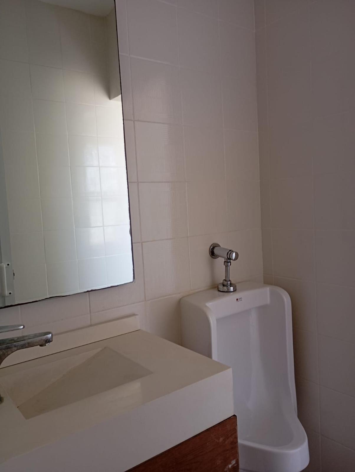 Deluxe One-Bedroom Apartment - Photo 13
