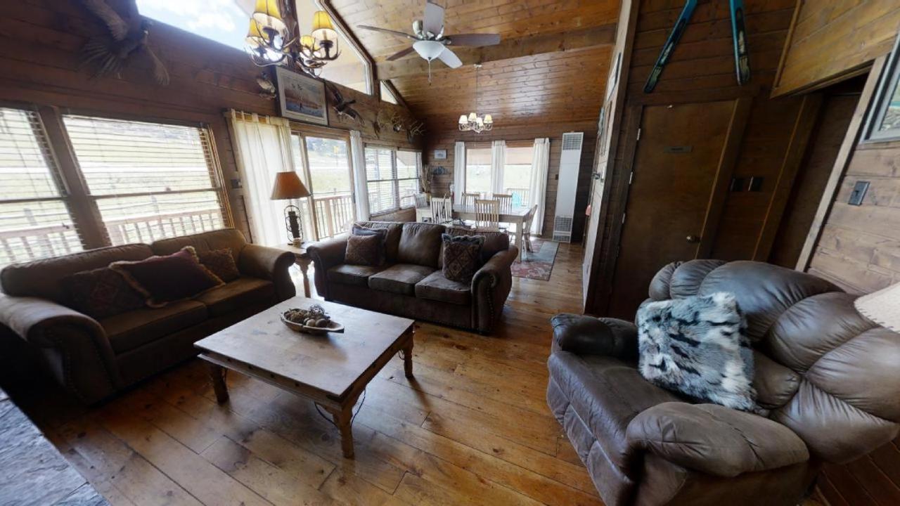 Five-Bedroom House photo 3