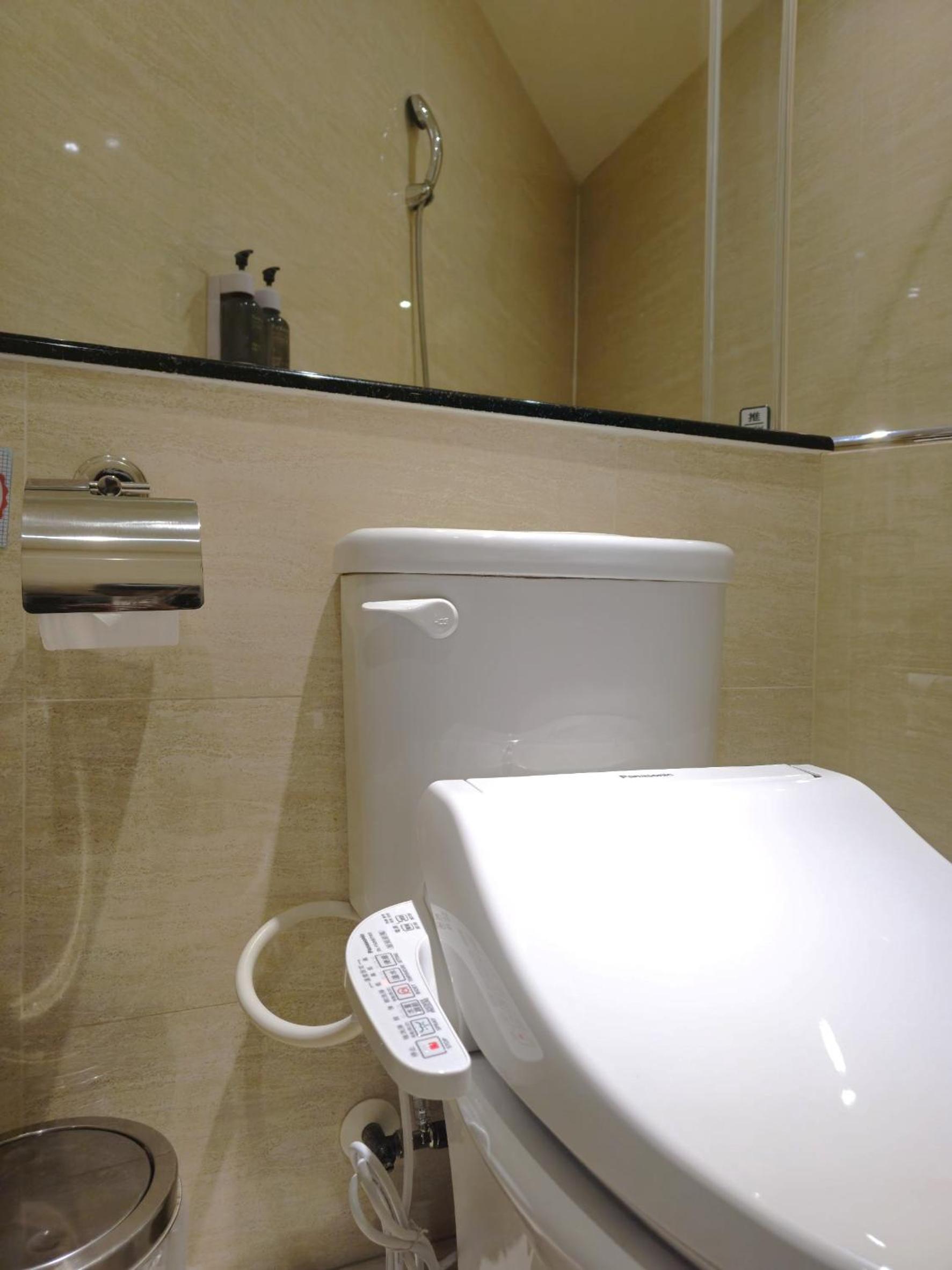 Premier Twin Room with City View photo 3