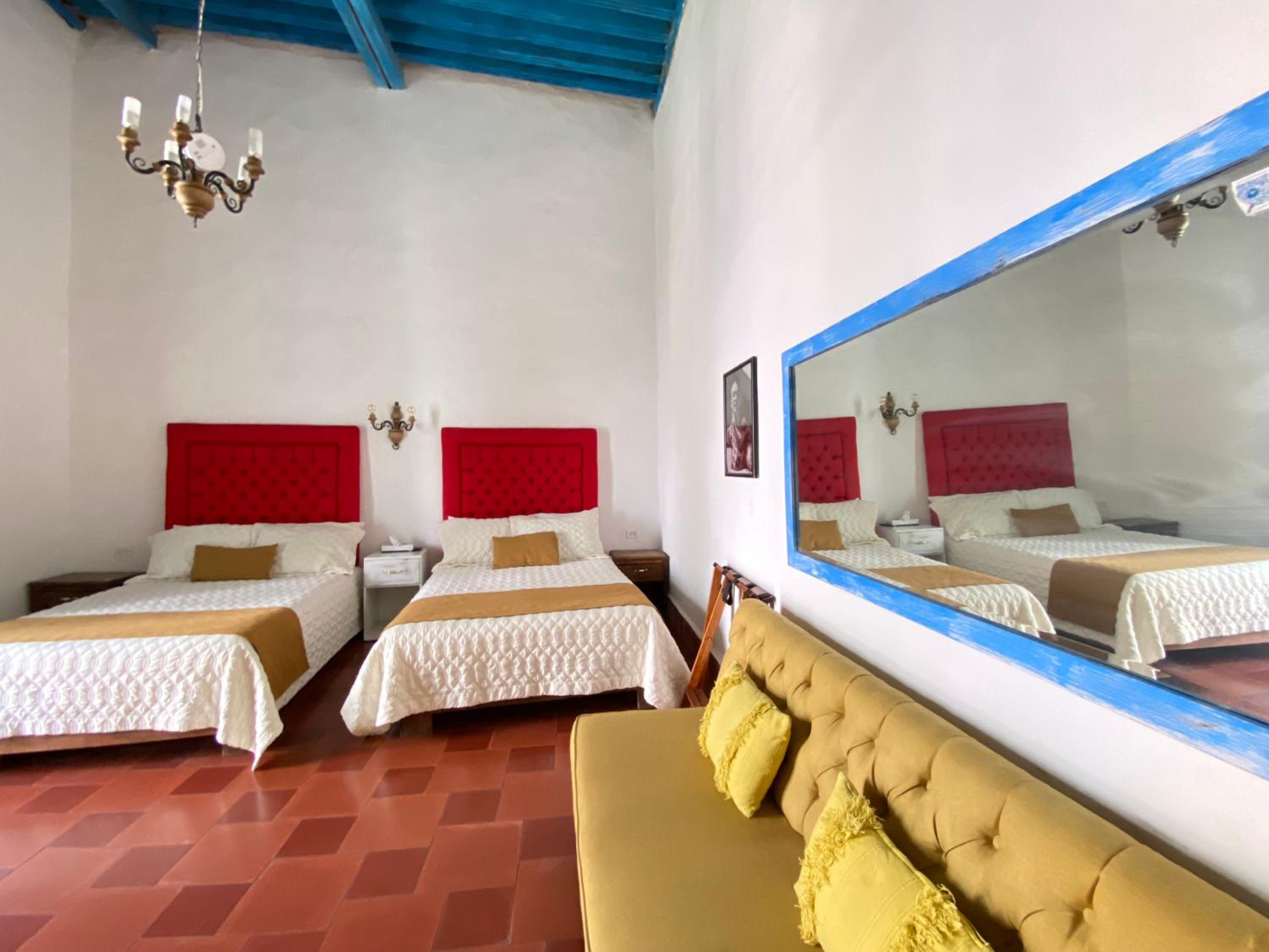 Twin Room with Balcony - Photo 6