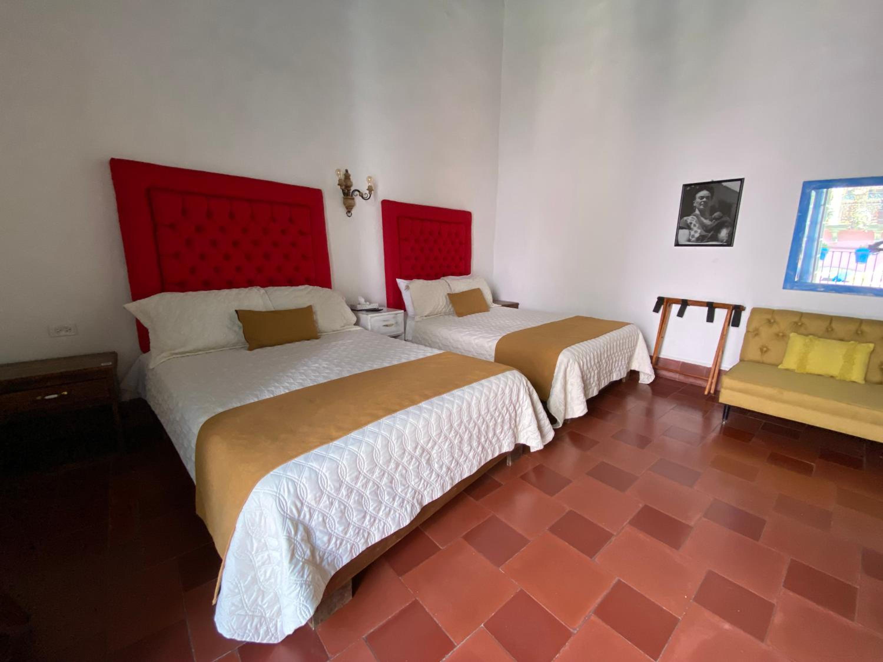 Twin Room with Balcony - Photo 17
