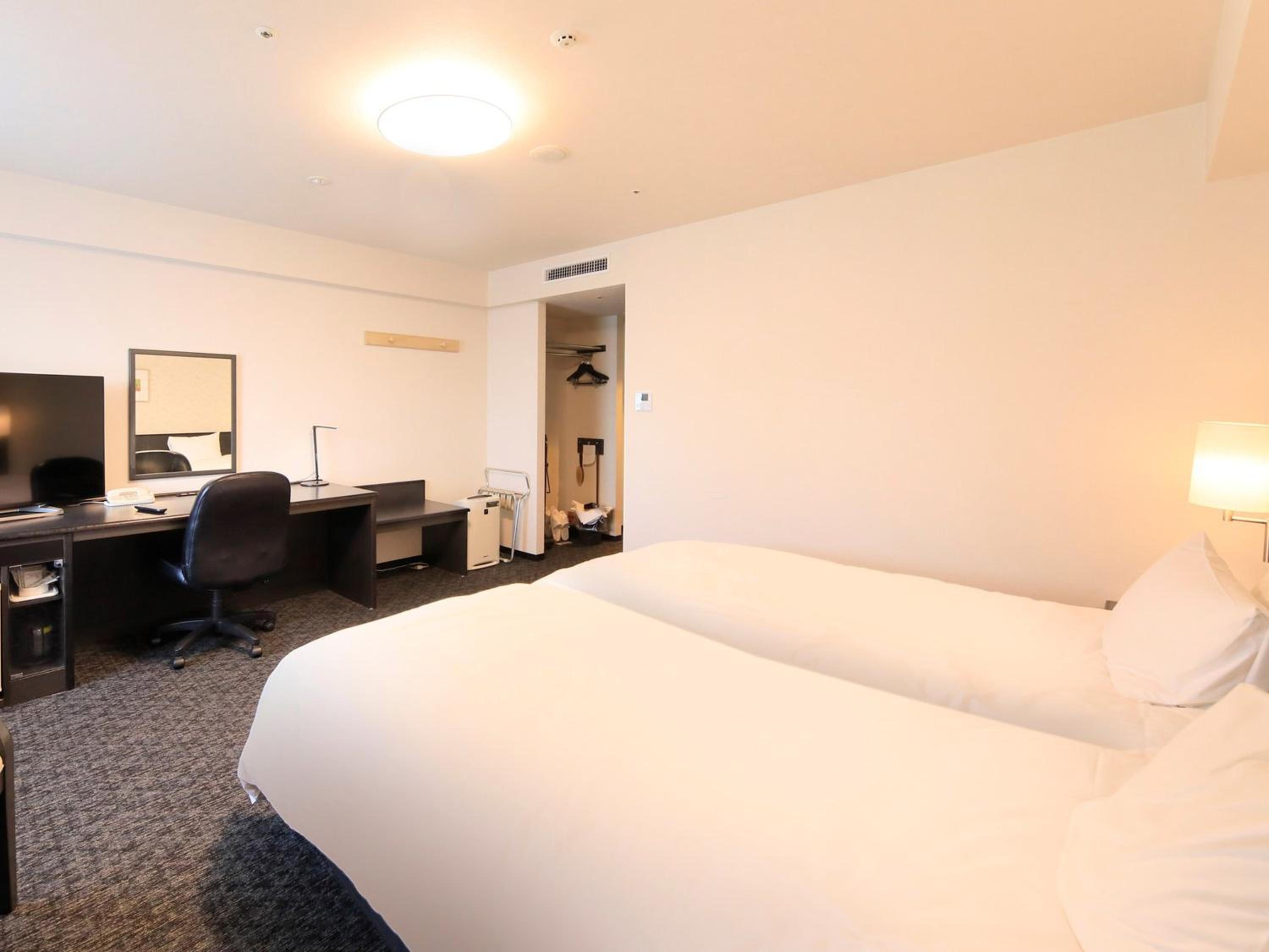 Twin Room - Smoking - Photo 2