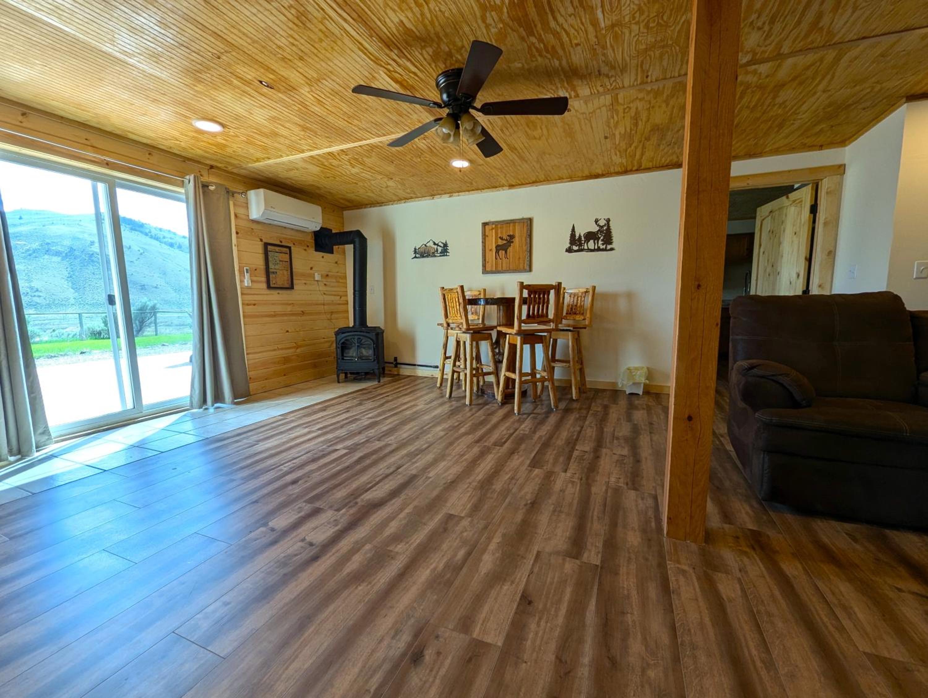 Five-Bedroom House photo 1