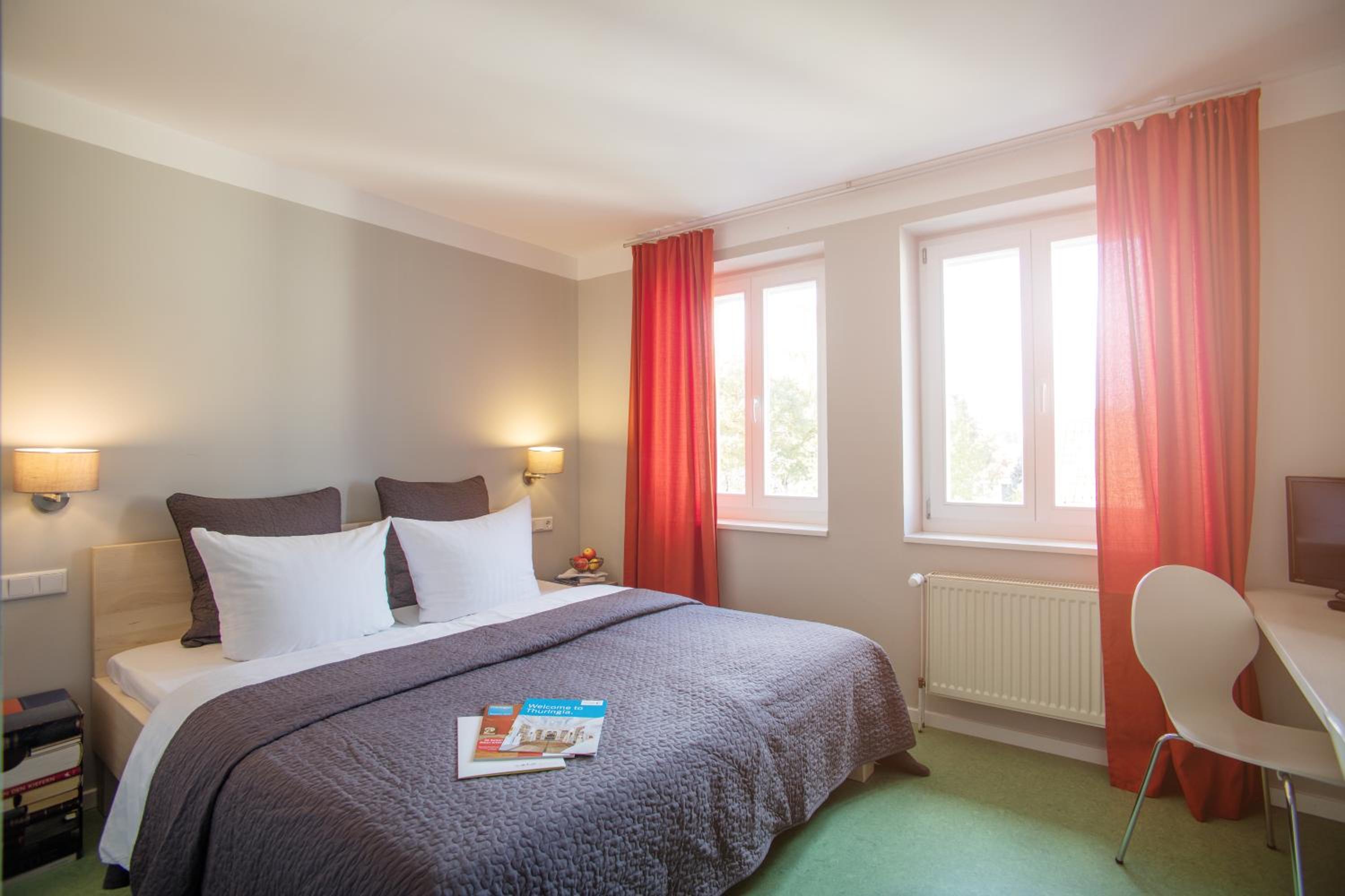 Double Room with Private Bathroom - Photo 24